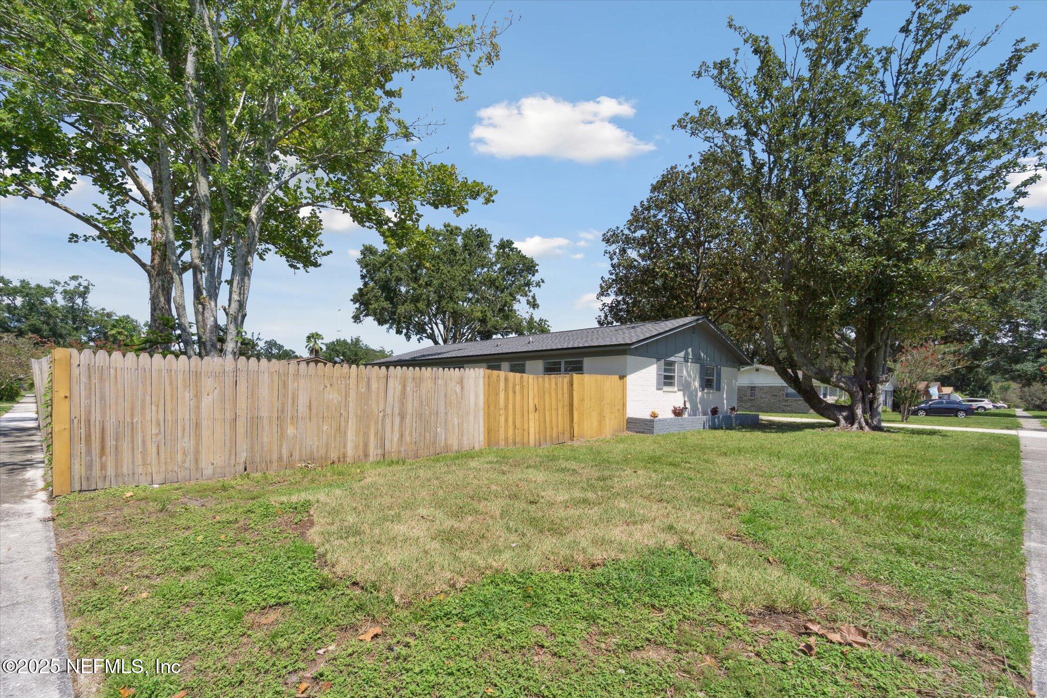 1073 GROVE PARK Lane