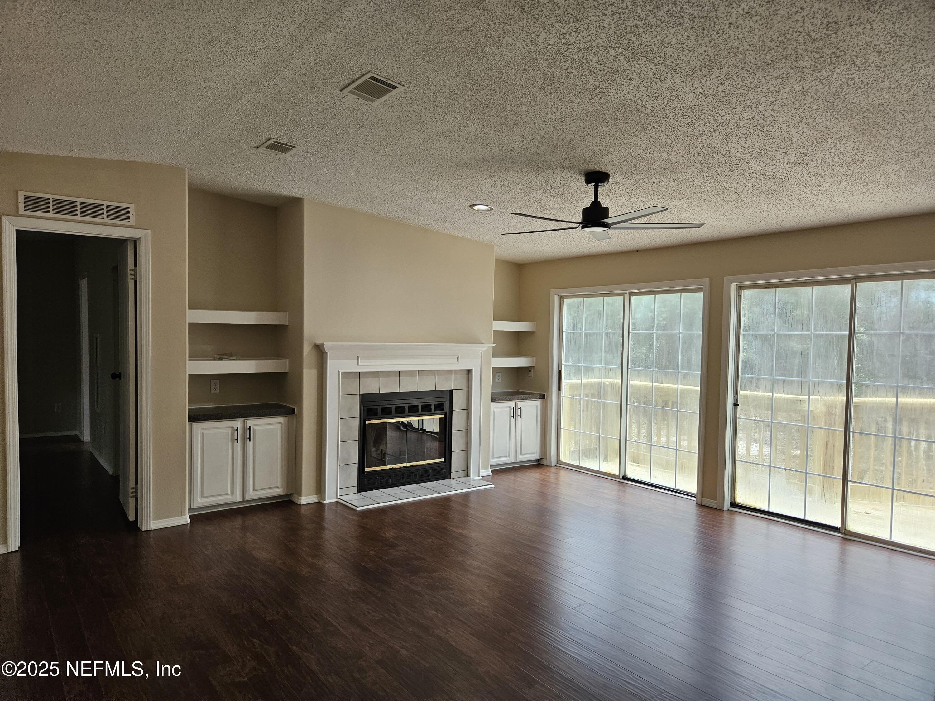 2469 OLEANDER Avenue