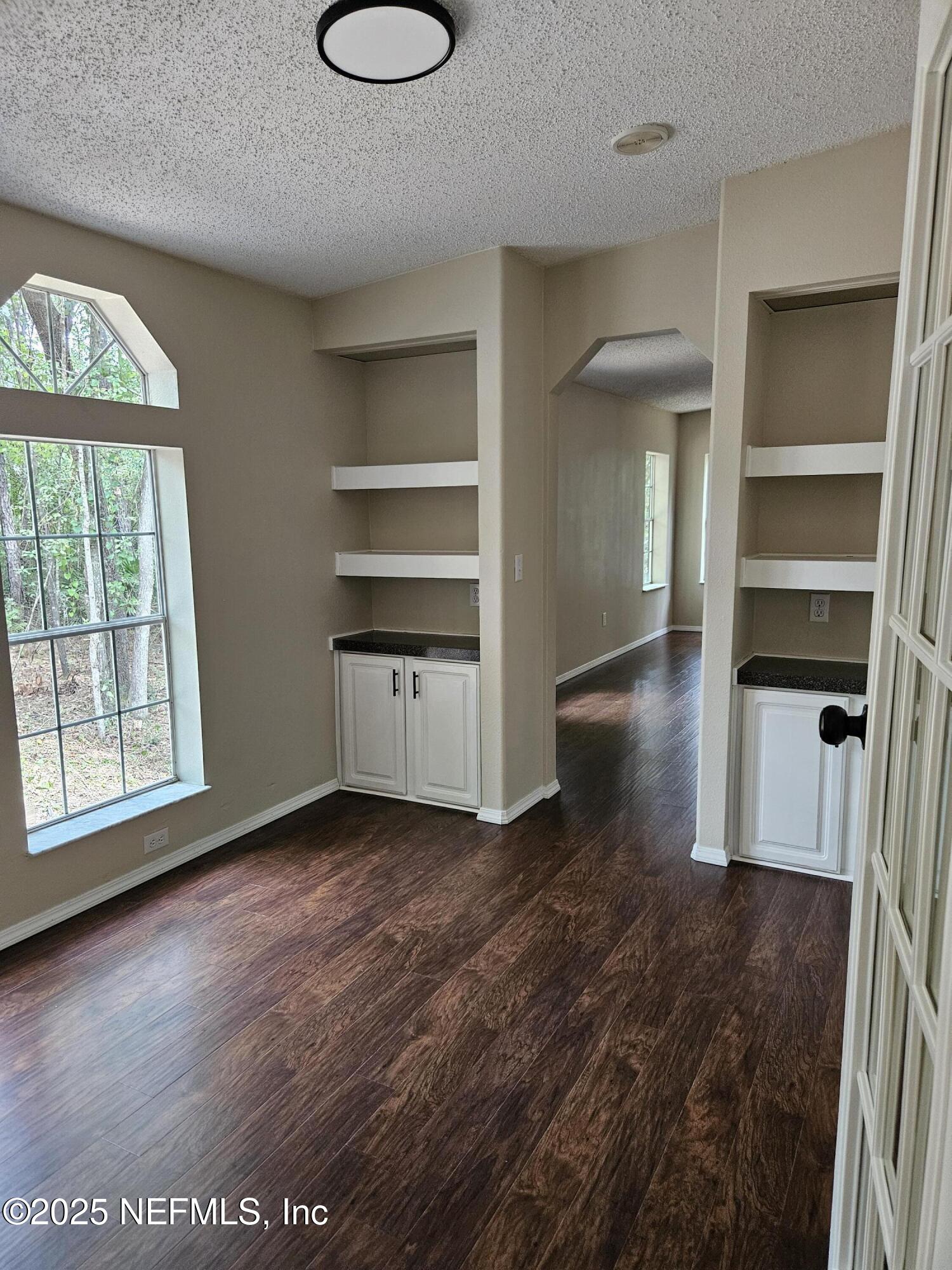 2469 OLEANDER Avenue