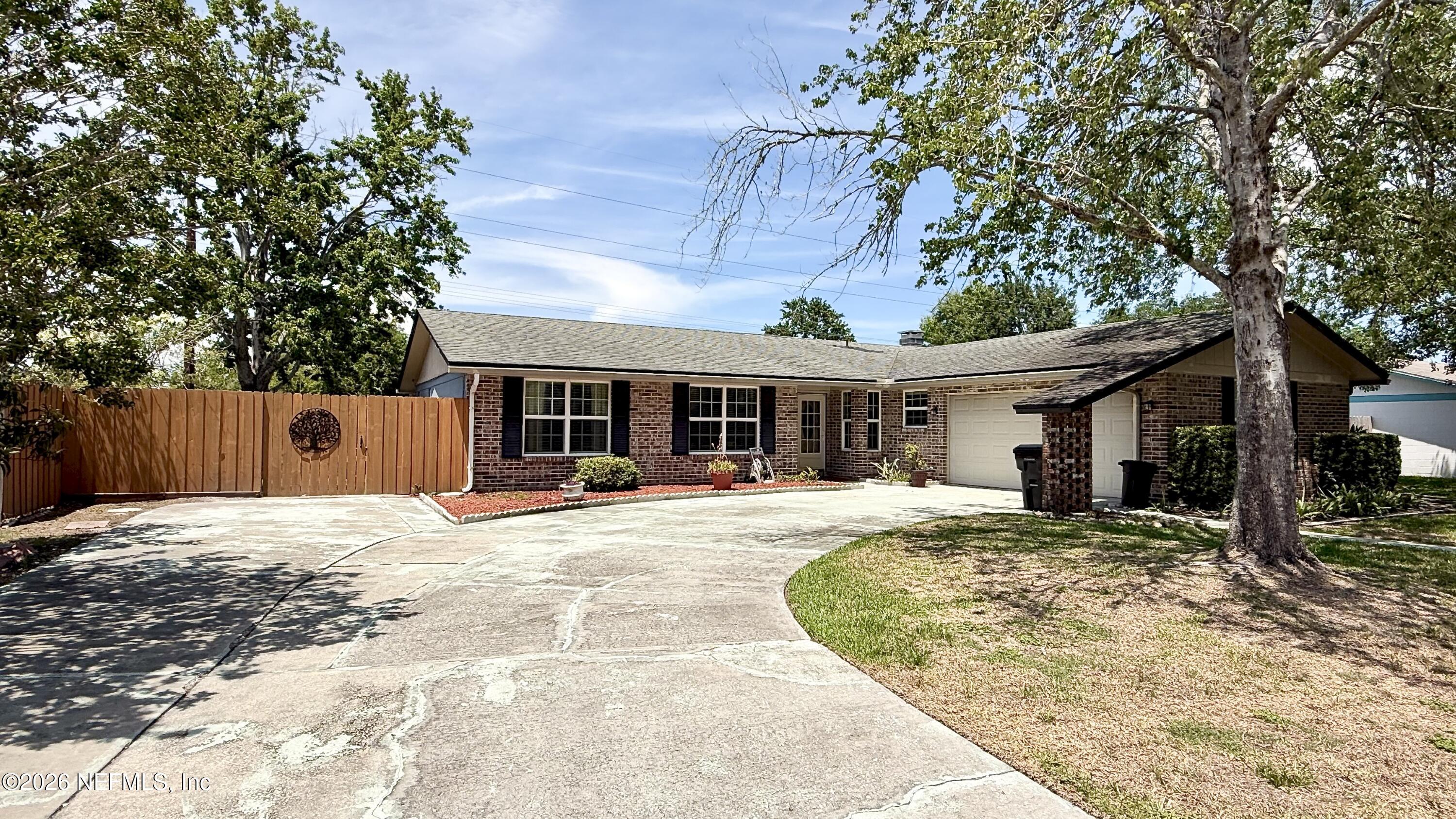 1736 PAPAYA Drive N