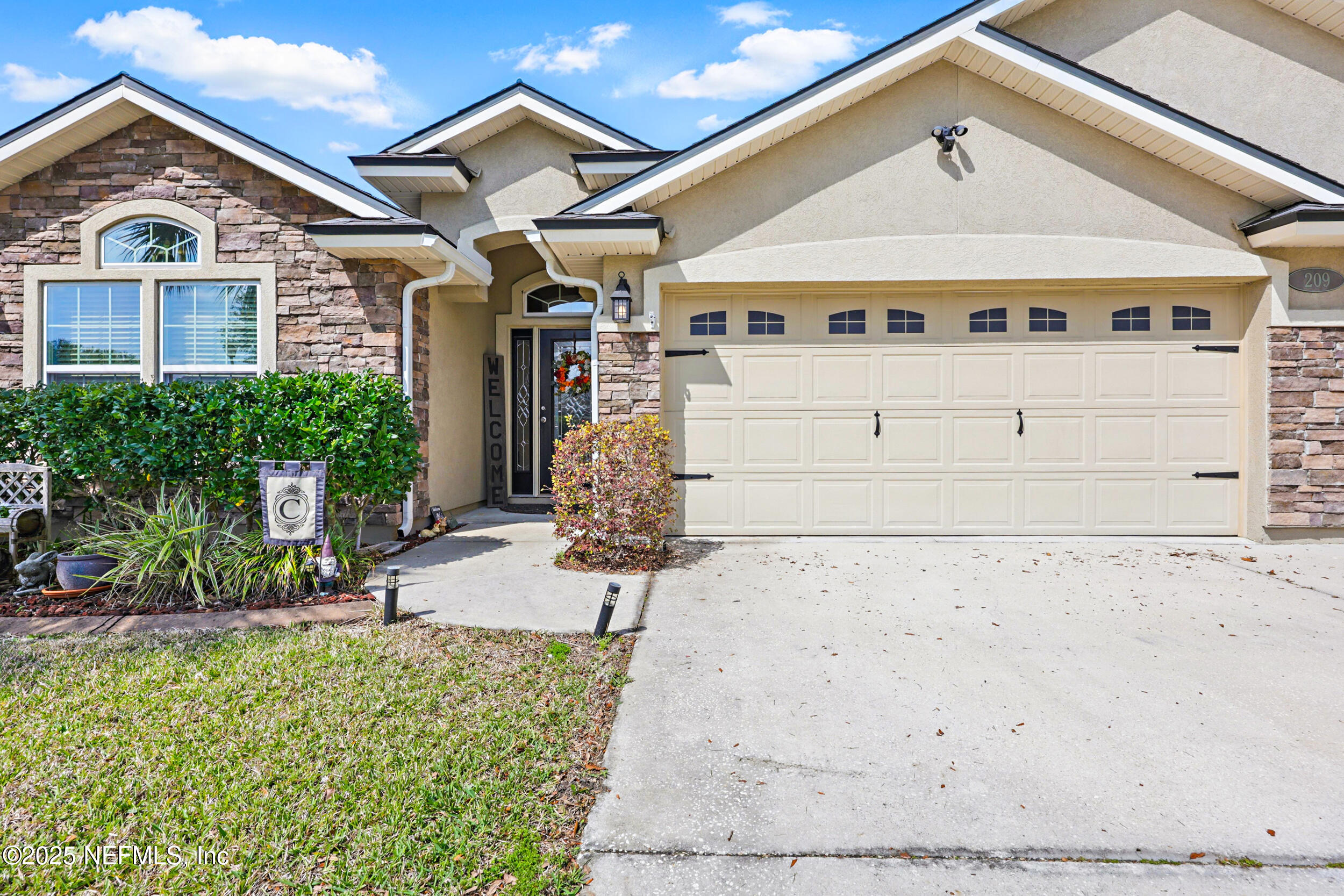 209 W ADELAIDE Drive