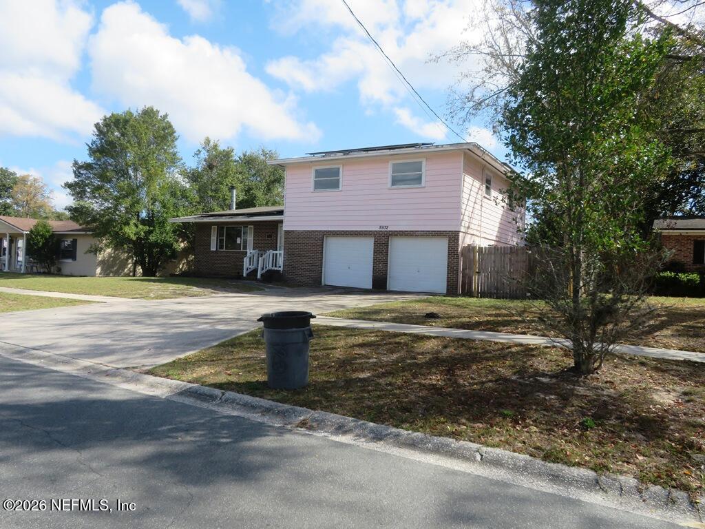 5932 JAGUAR Drive W