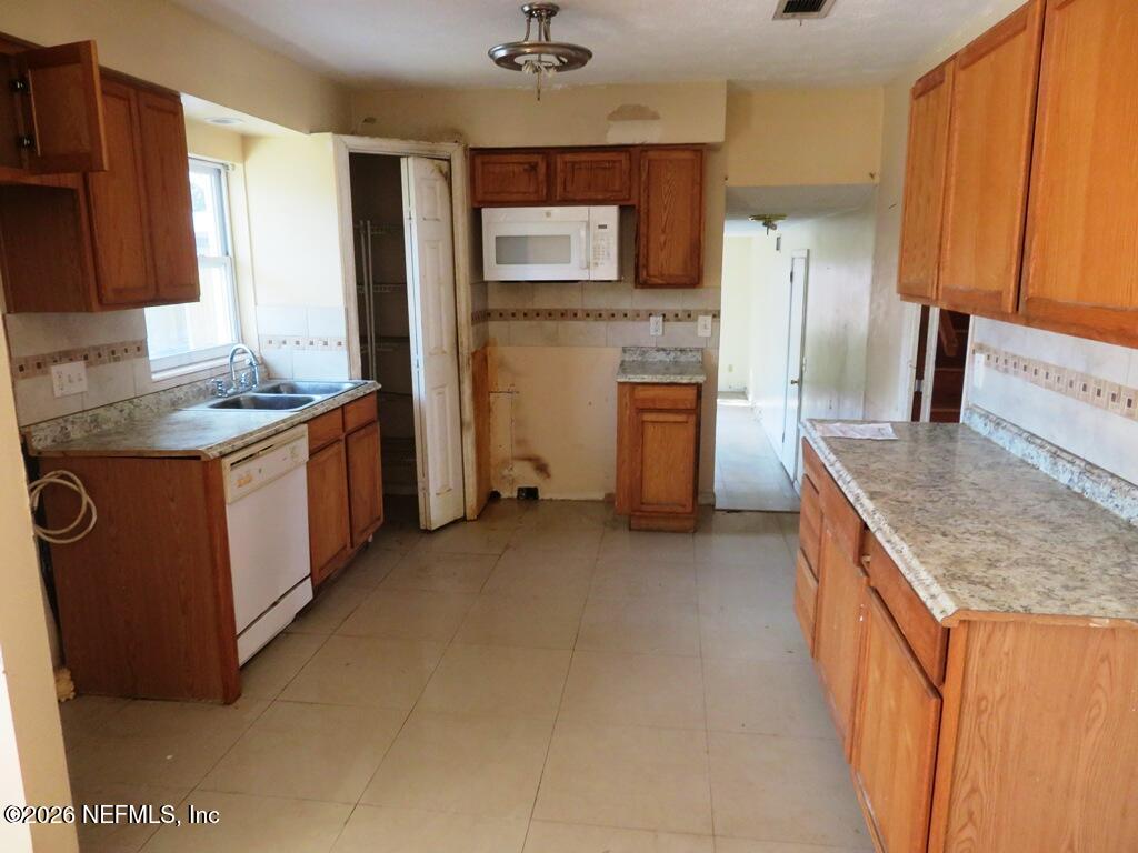 5932 JAGUAR Drive W