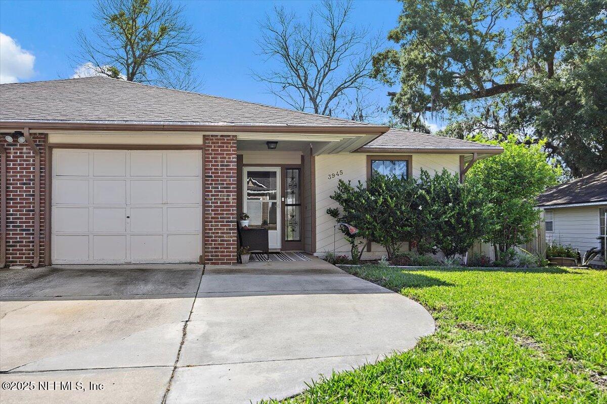 3945 HOLLOWS Drive
