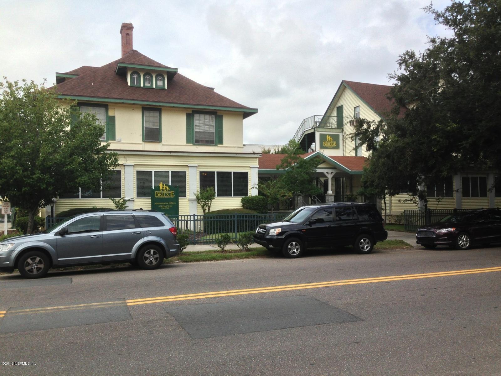 1827 N PEARL Street