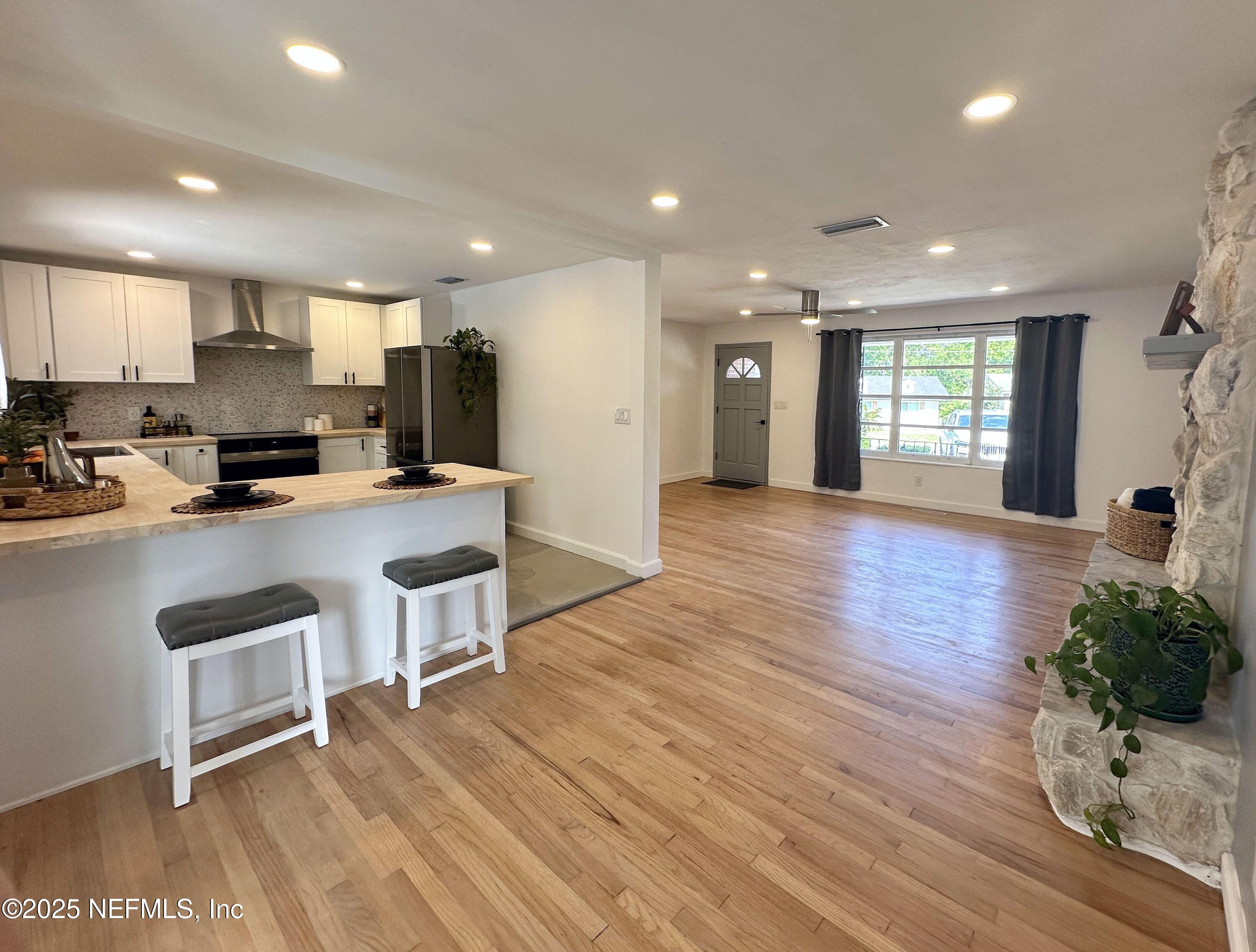 1118 BROOKMONT Avenue E