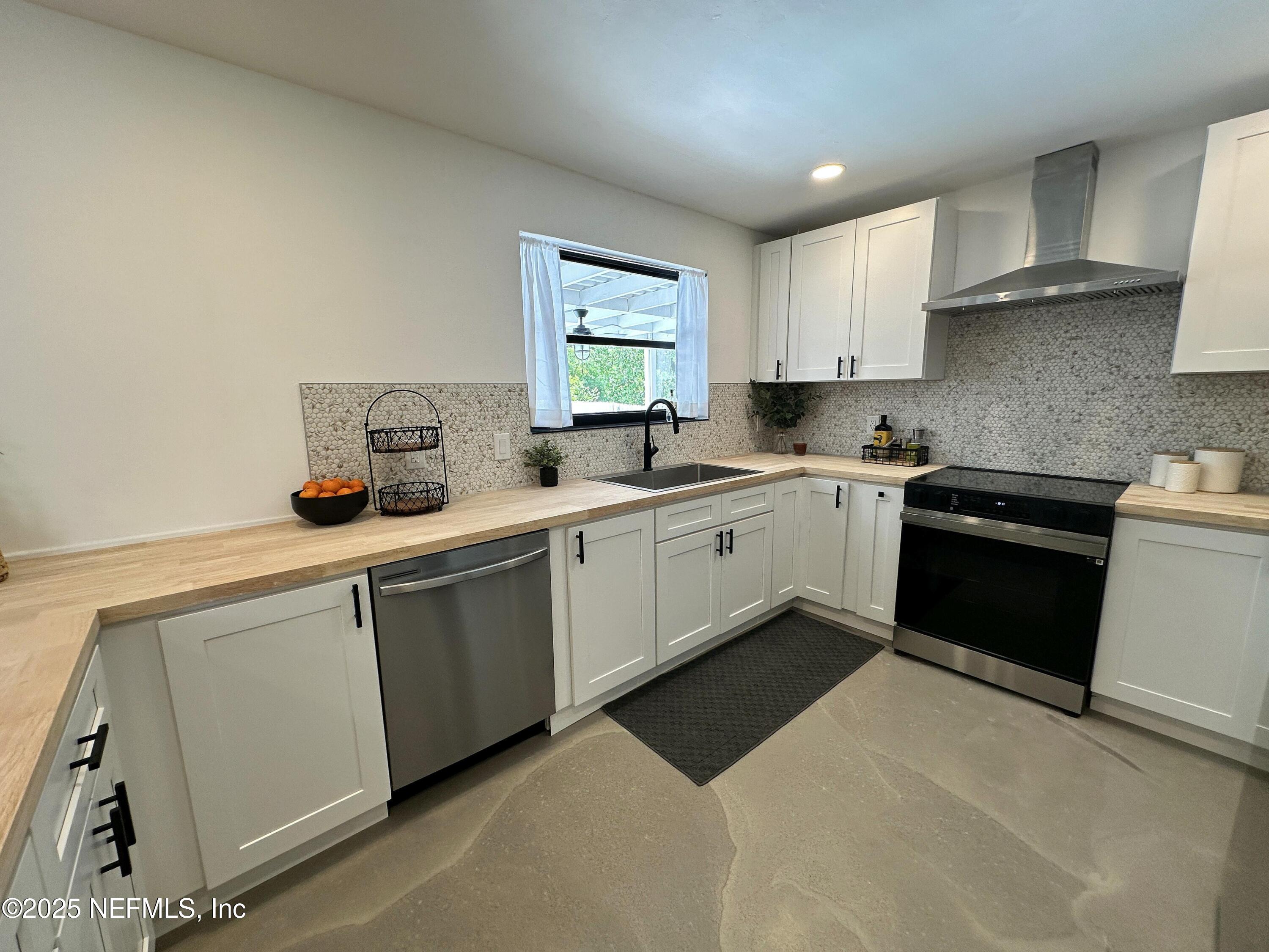 1118 BROOKMONT Avenue E