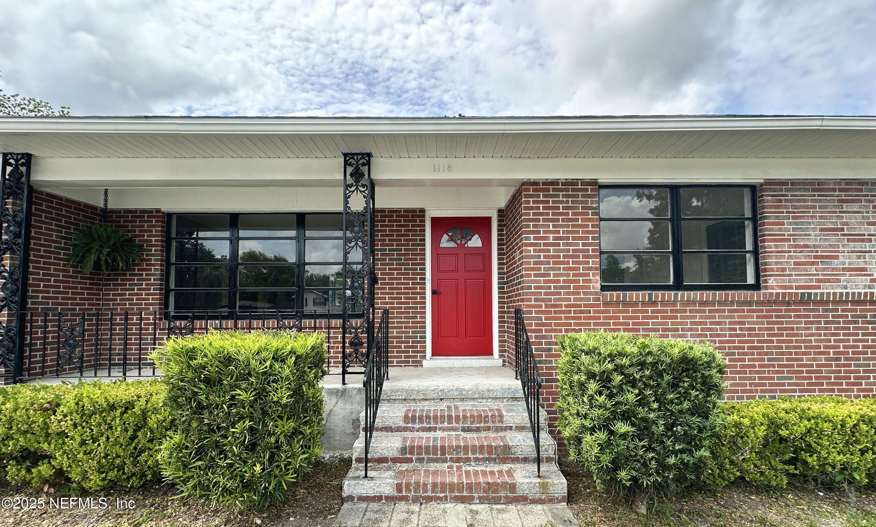 1118 BROOKMONT Avenue E