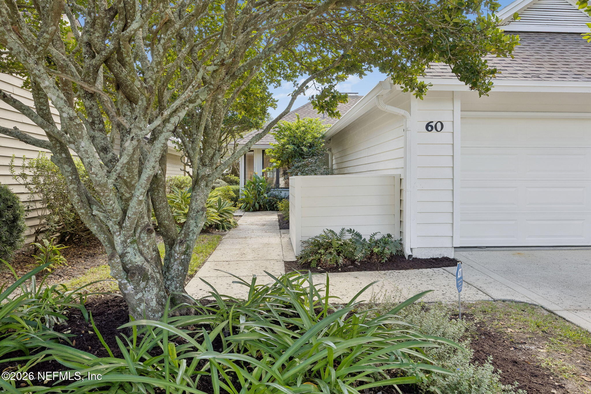 60 TROON TRACE