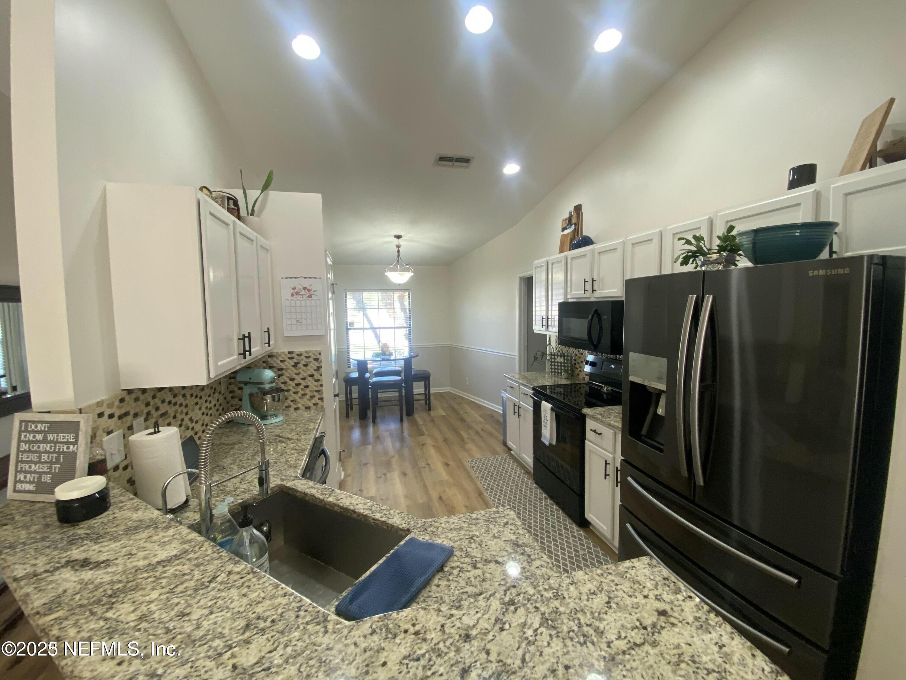 3001 FARRINGTON Street
