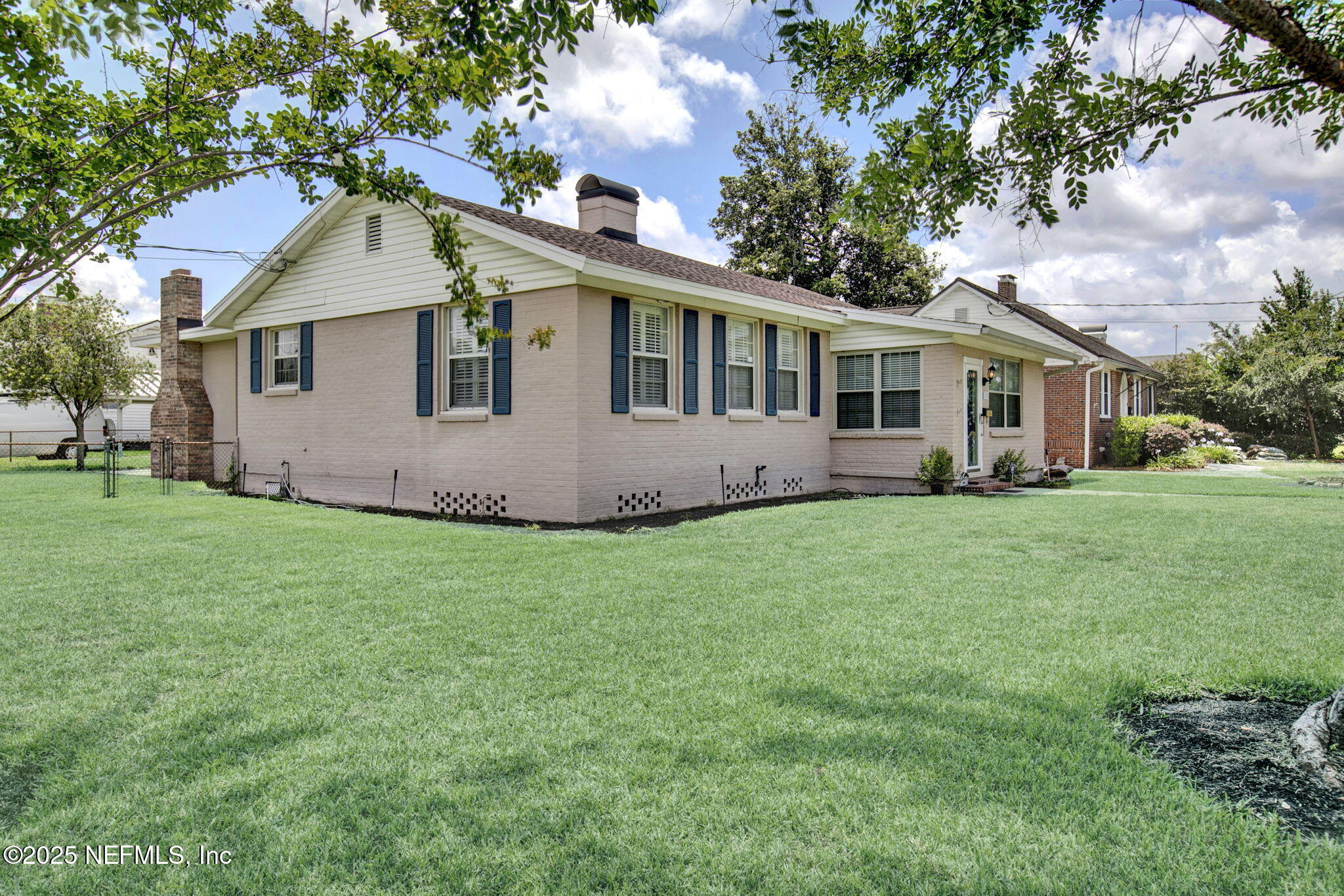 1105 SOUTH SHORES Road