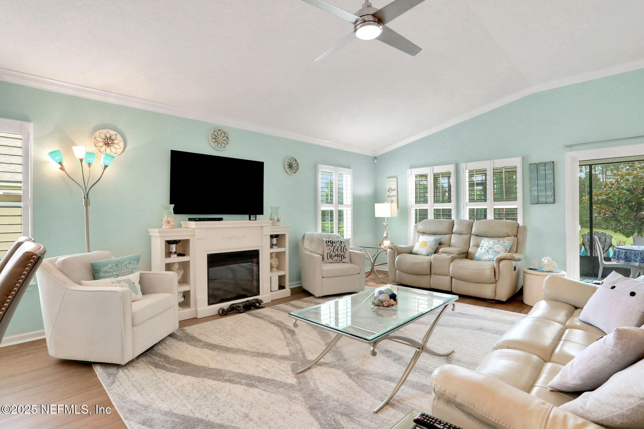 398 PALACE Drive