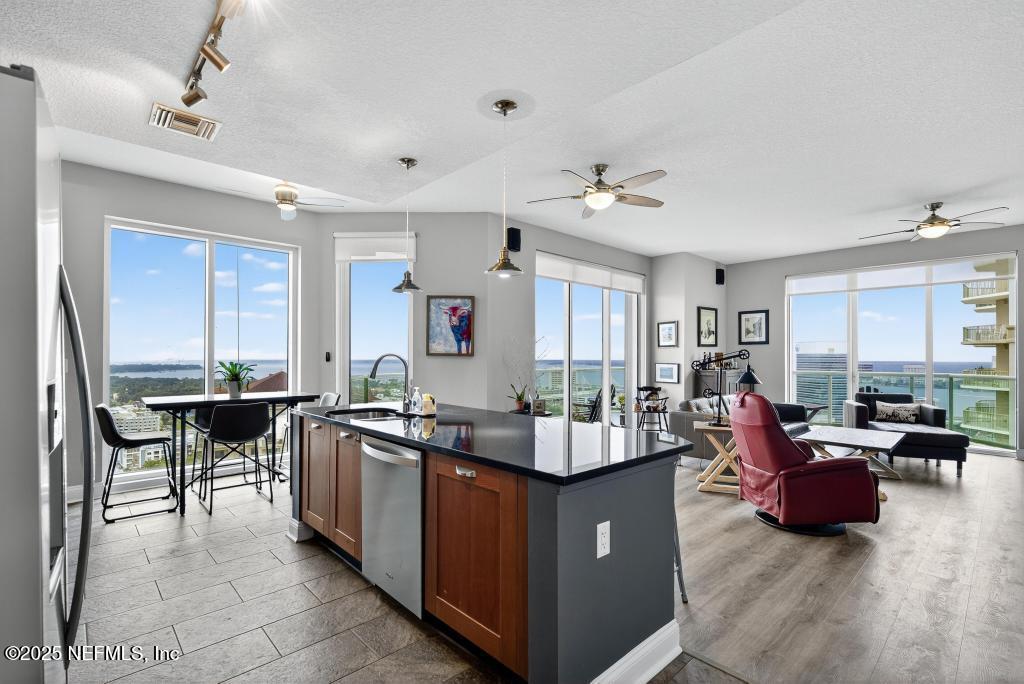 1431 RIVERPLACE Boulevard 2501