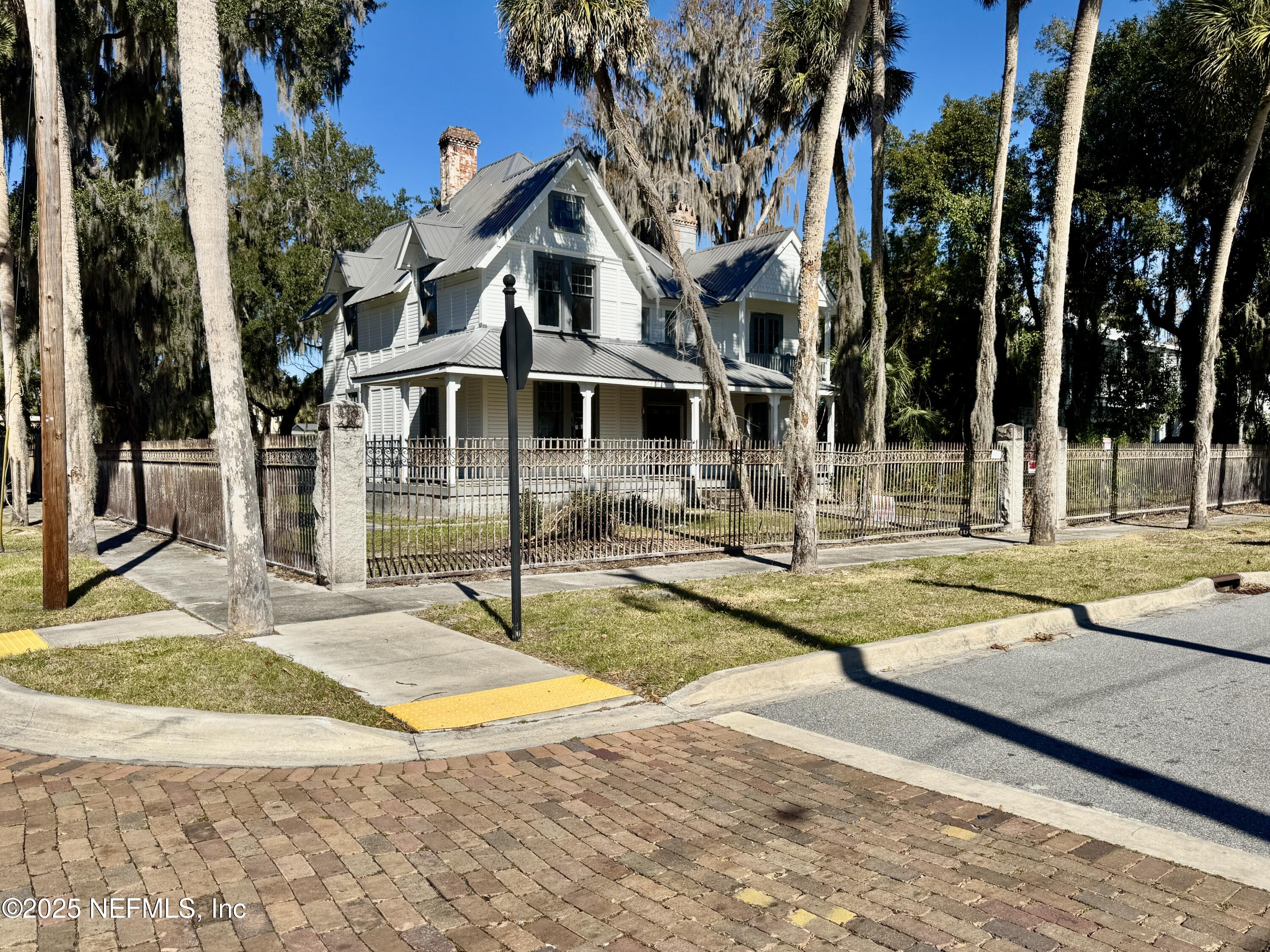 424 EMMETT Street