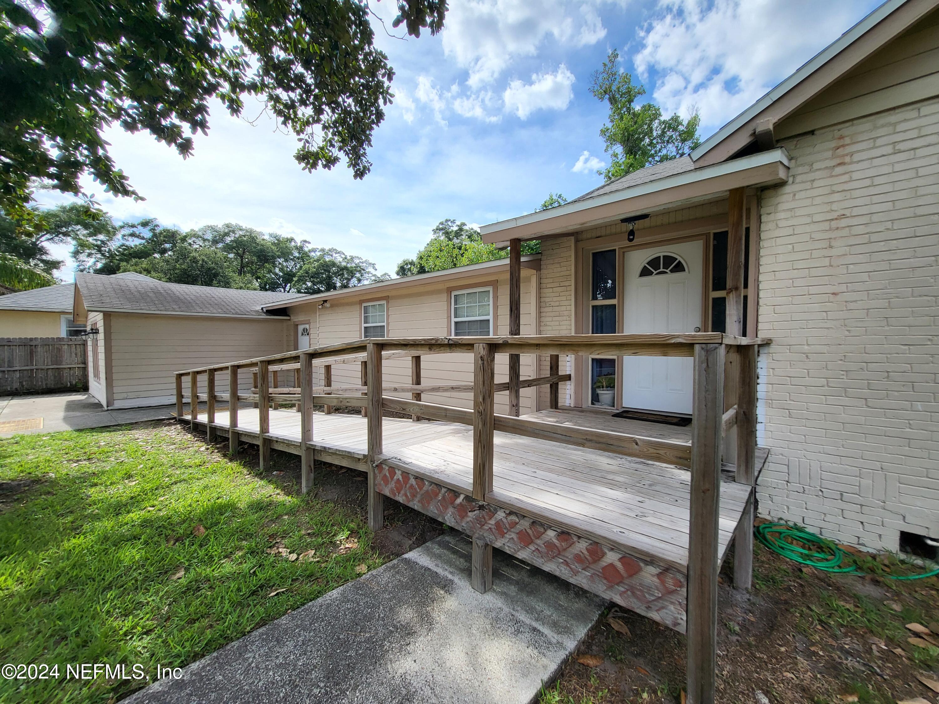 206 ARLINGTON Road N