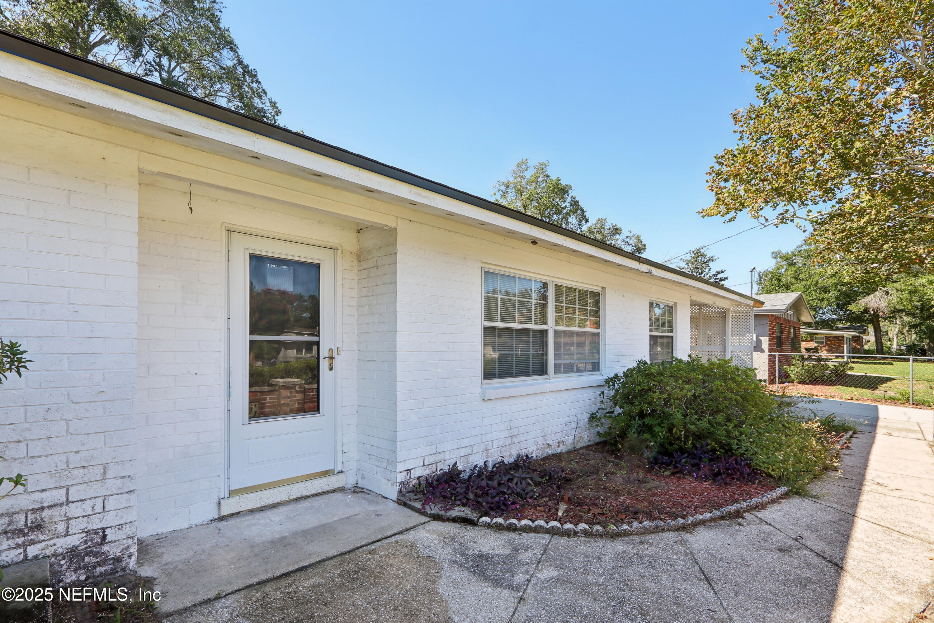 588 CLERMONT Avenue S