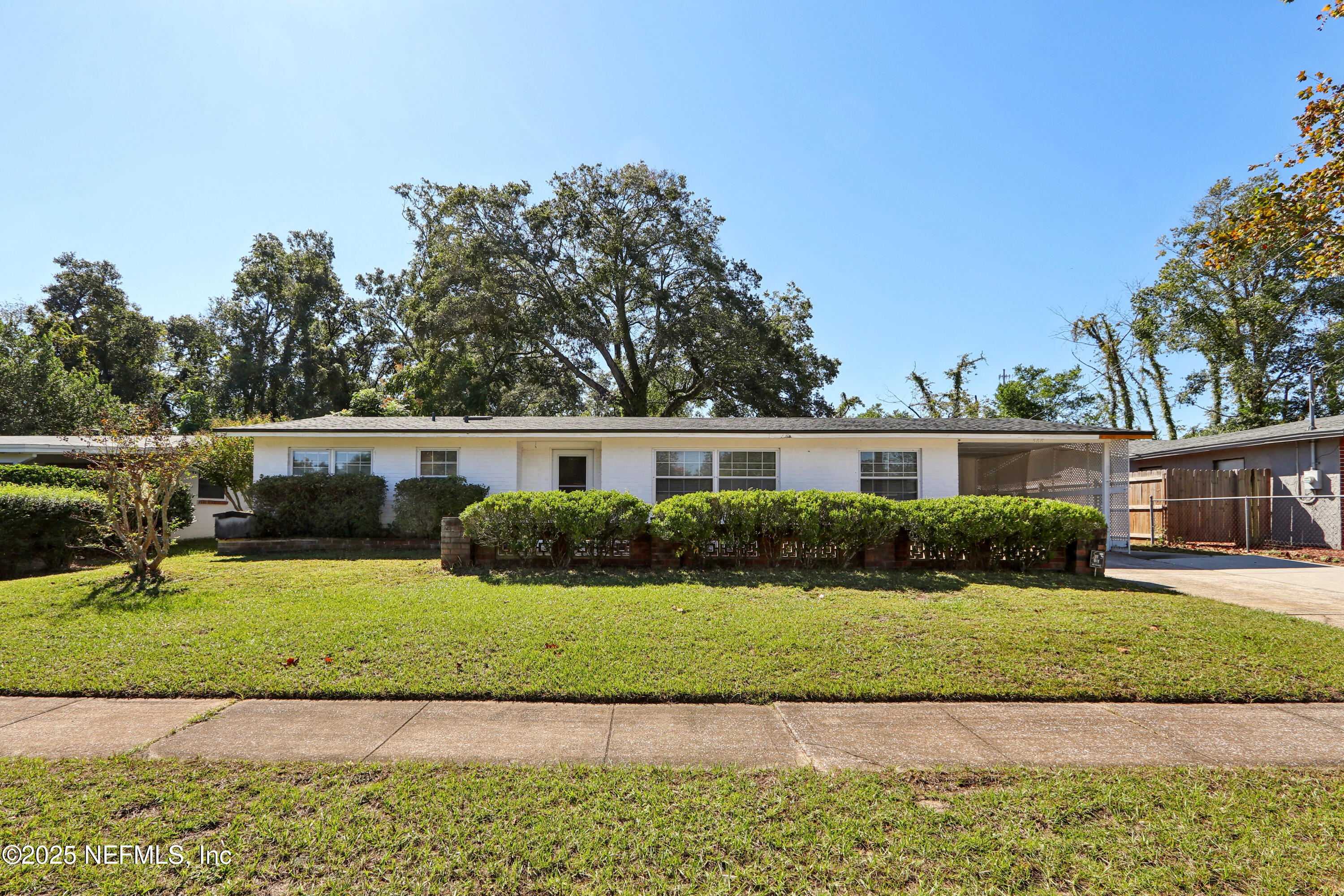 588 CLERMONT Avenue S