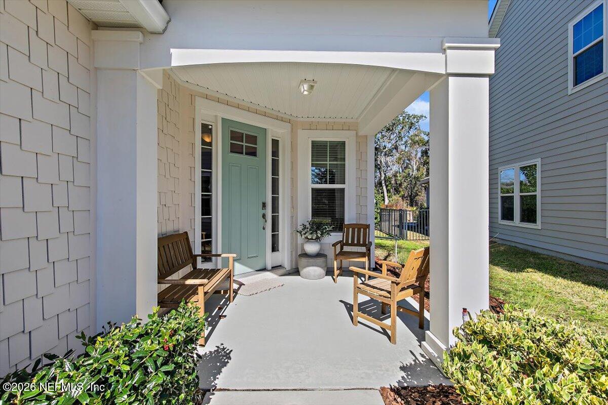 302 VISTA LAKE Circle