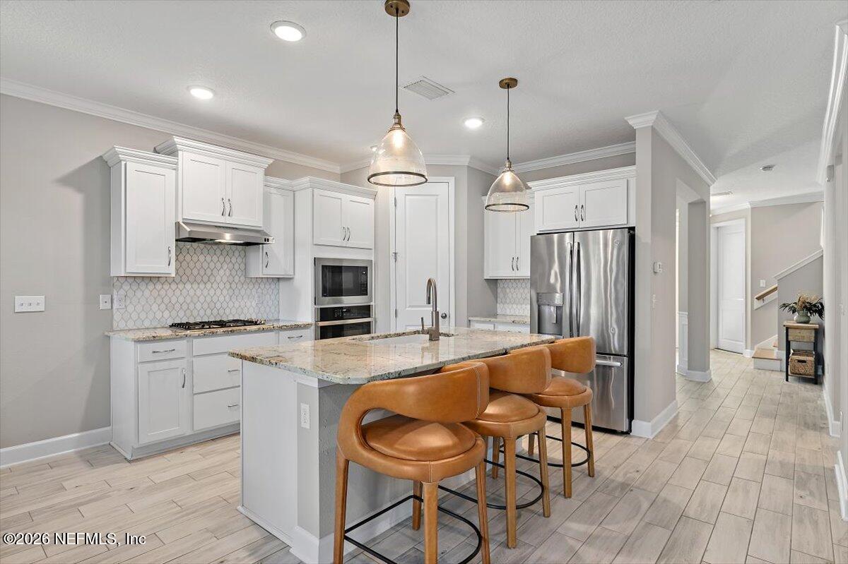 302 VISTA LAKE Circle