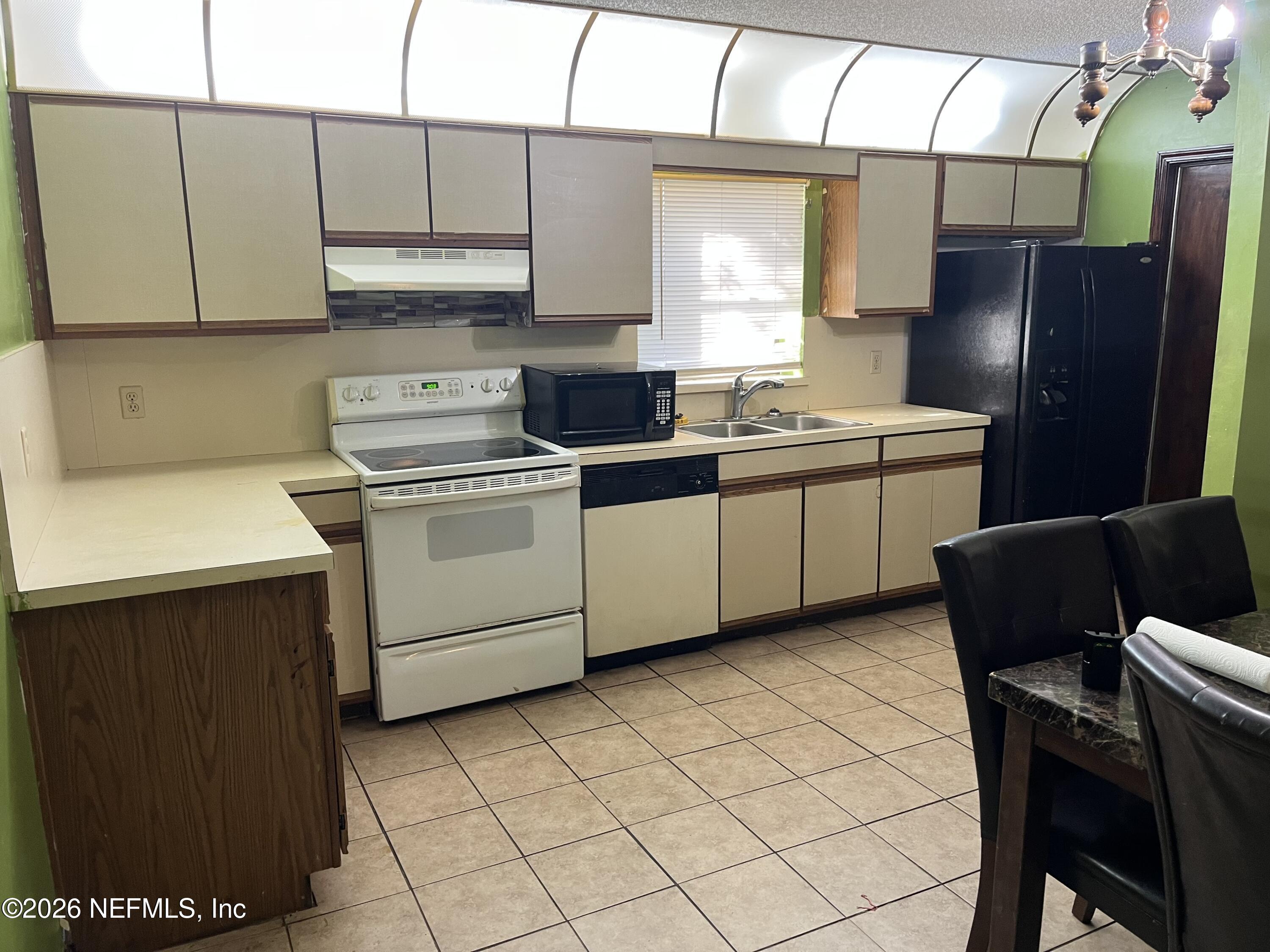 8126 SABLE WOOD Drive N