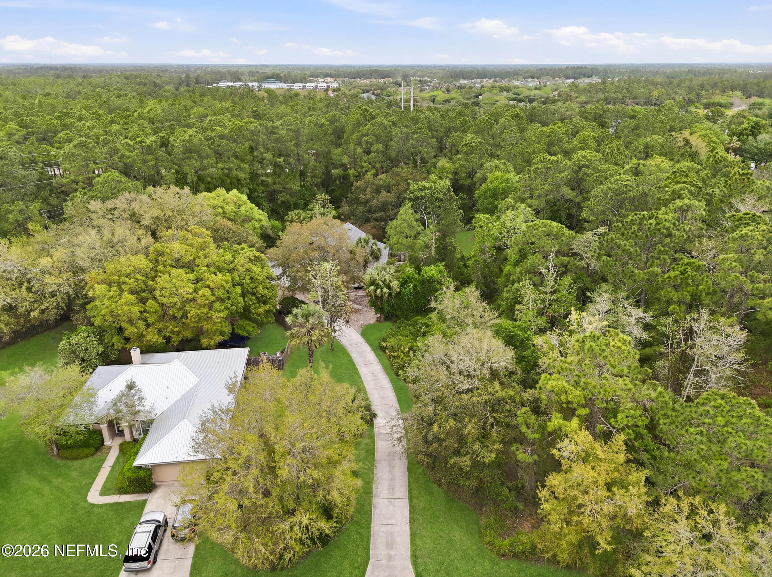 285 W SILVERTHORN Lane