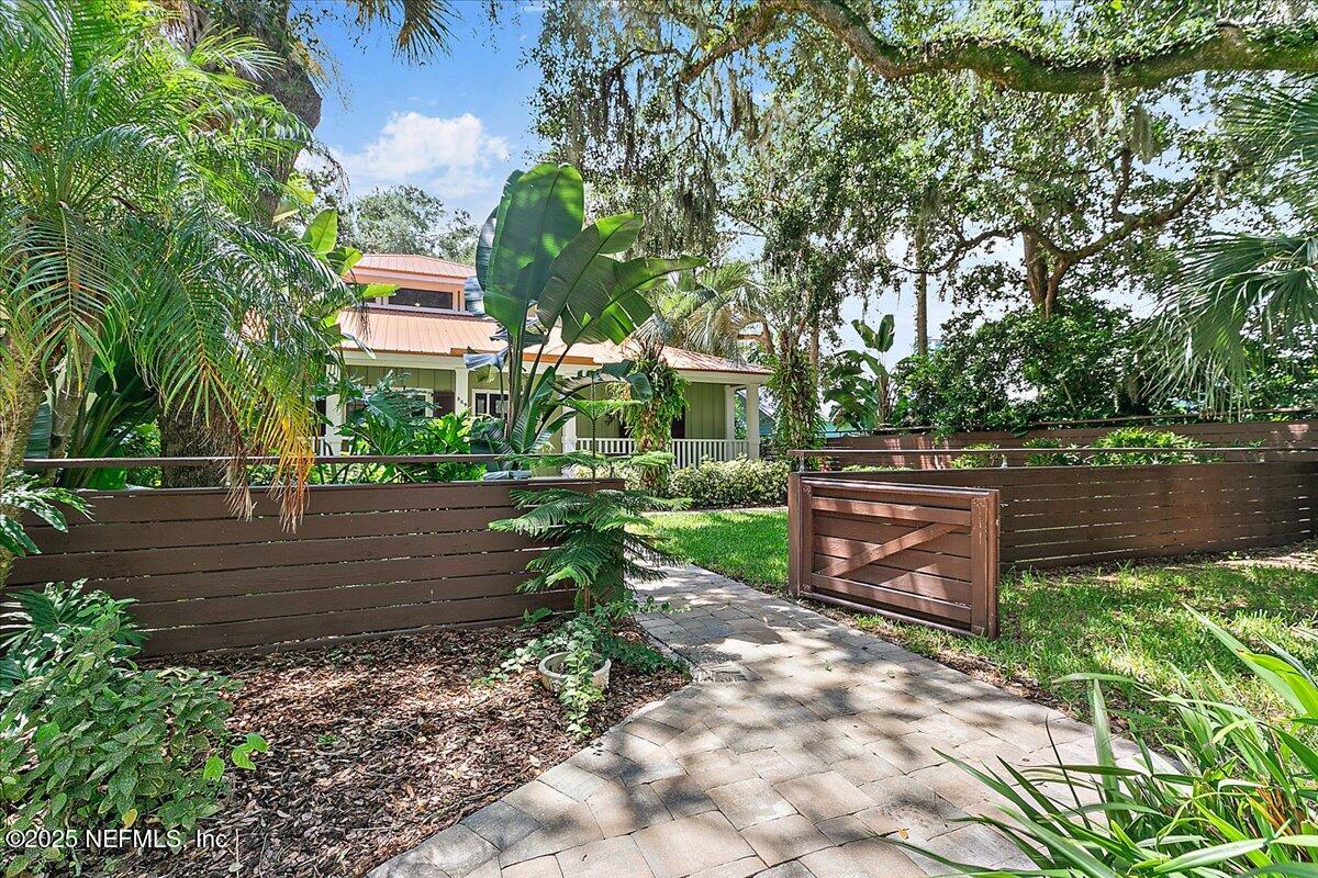 309 AMELIA Court