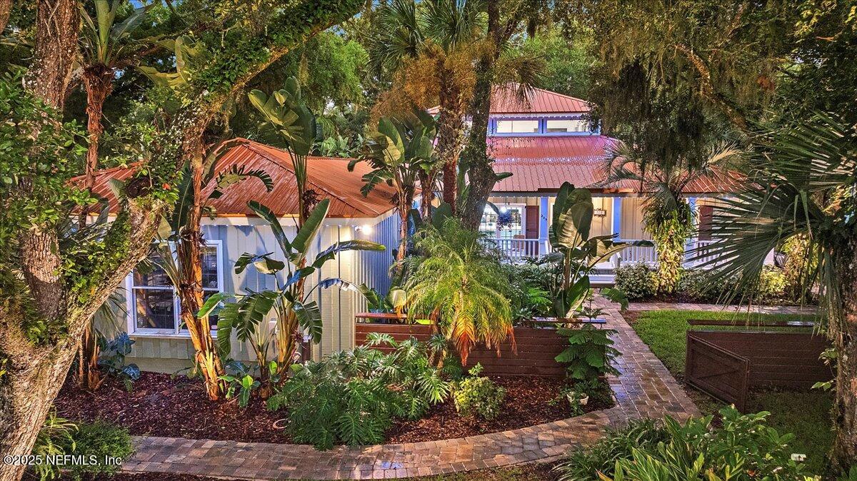 309 AMELIA Court