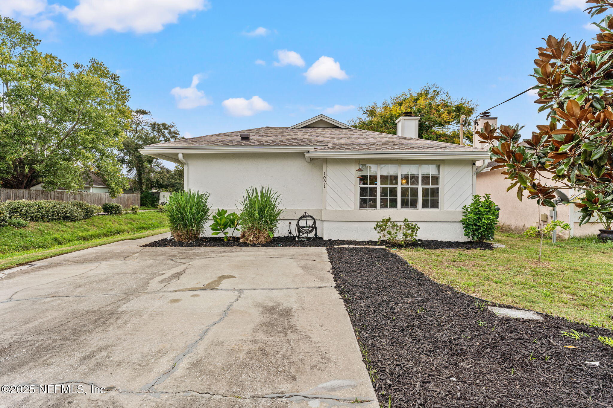 1093 HIBISCUS Street