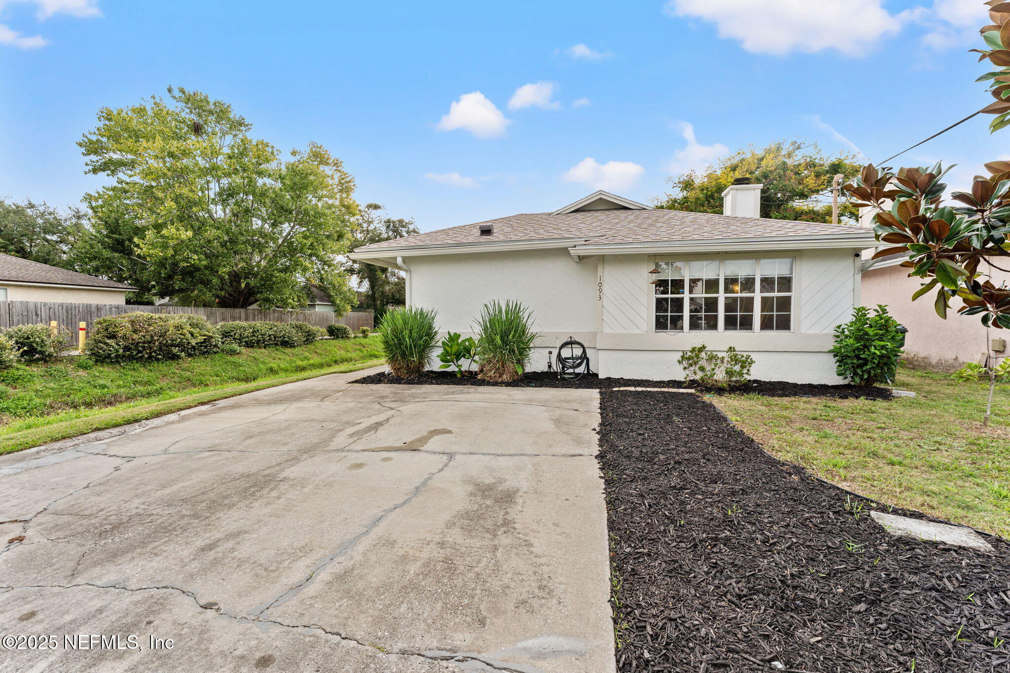 1093 HIBISCUS Street