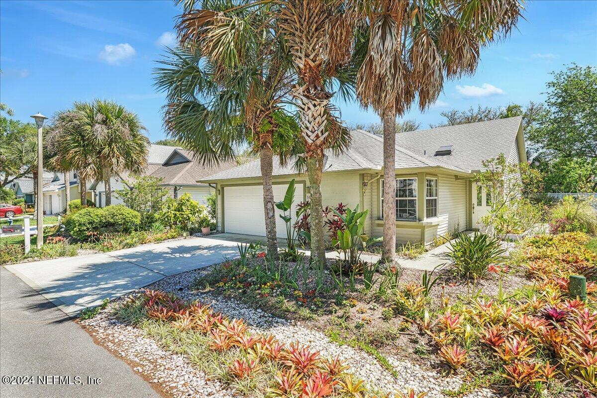 Palm Coast, FL home for sale located at 53 Bristol Lane, Palm Coast, FL 32137