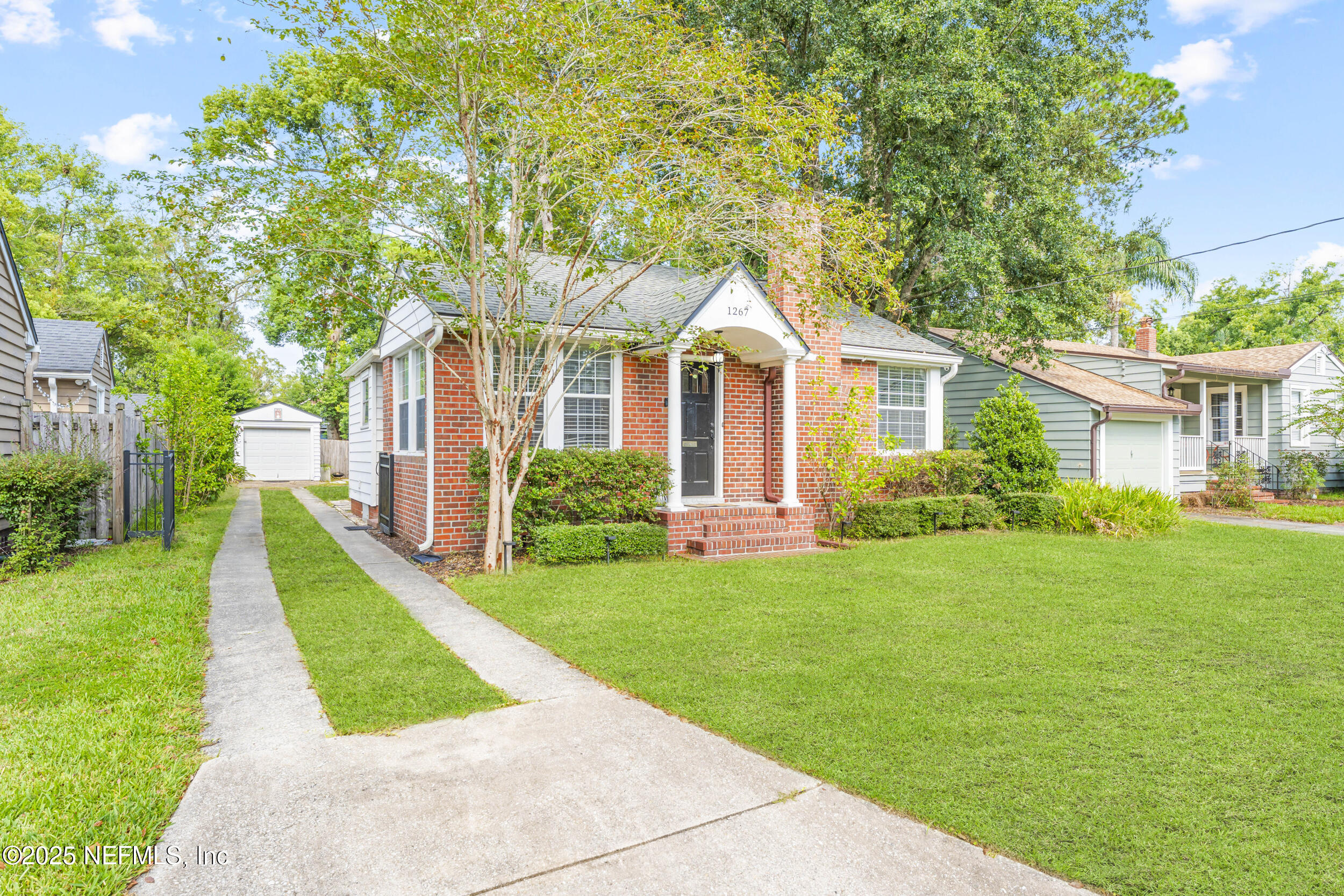 1267 INGLESIDE Avenue