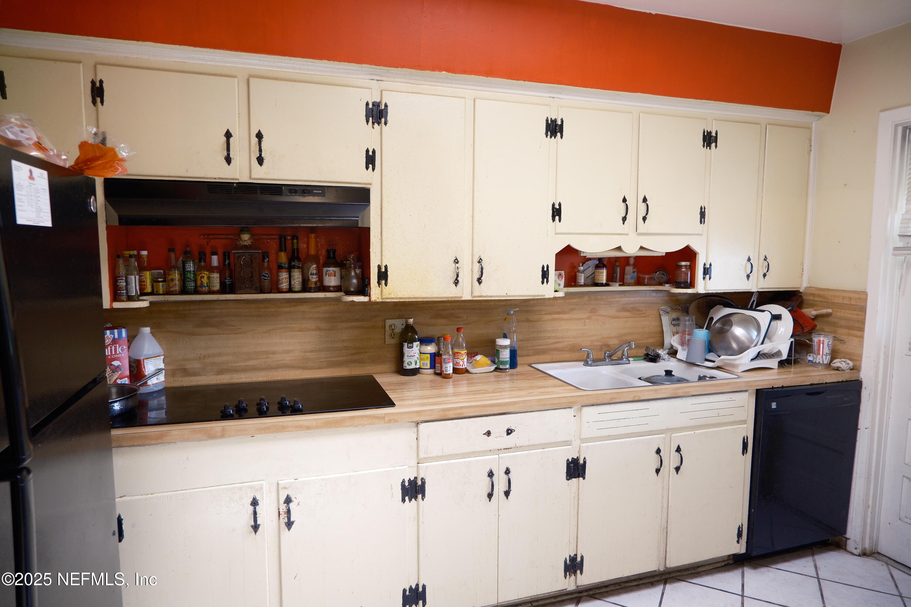 6100 SEABOARD Avenue