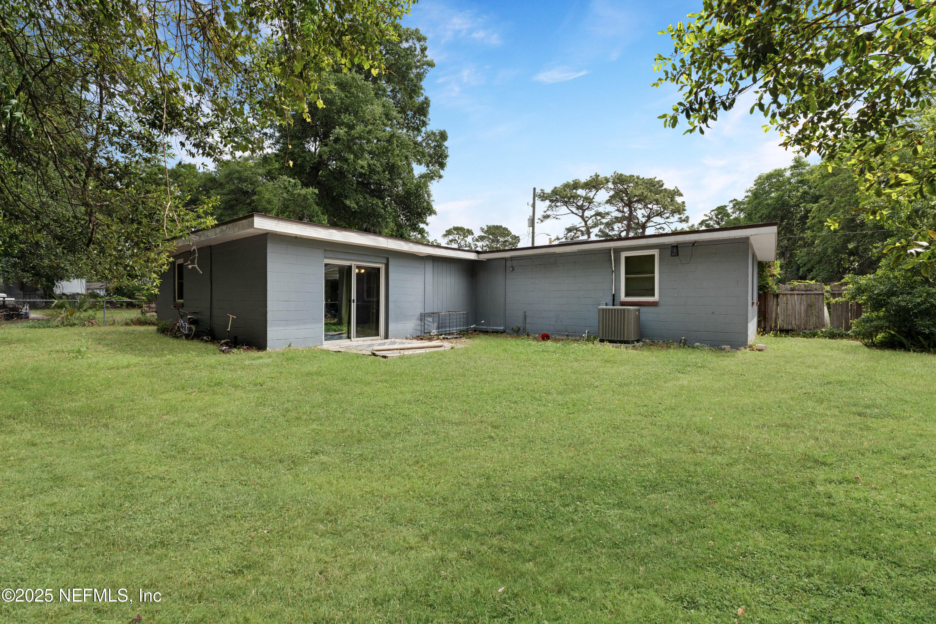 2846 YELLOW PINE Drive
