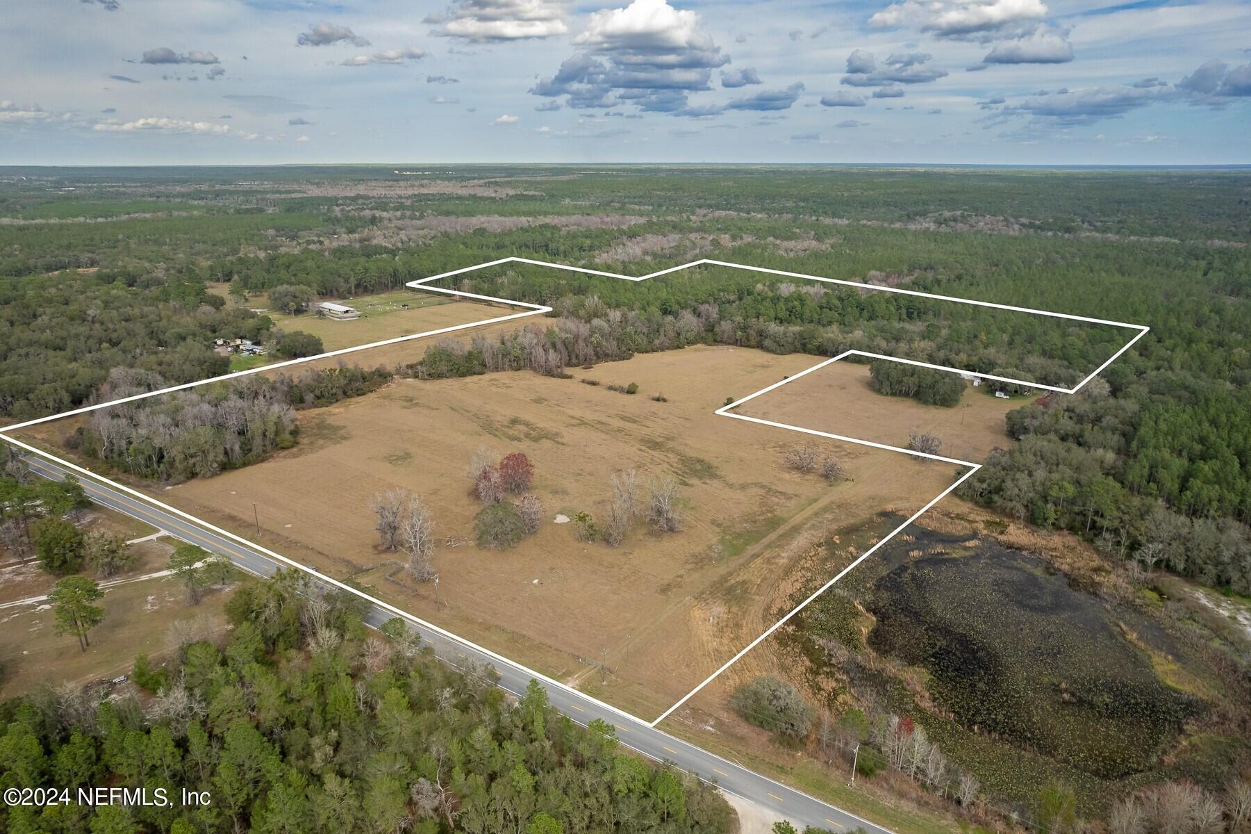 Hawthorne, FL home for sale located at 756 S County Road 21, Hawthorne, FL 32640