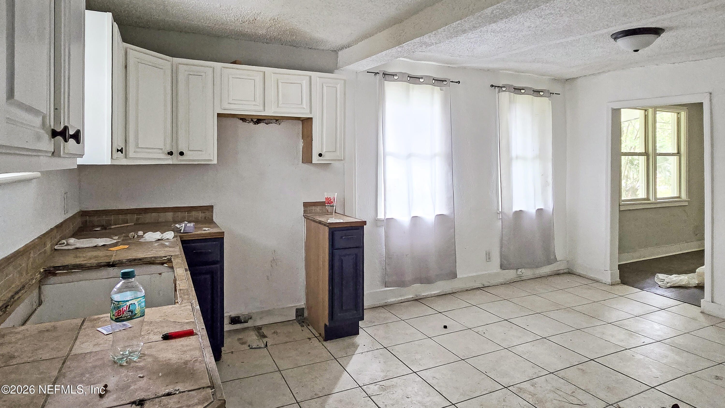 1662 OAKHURST Avenue