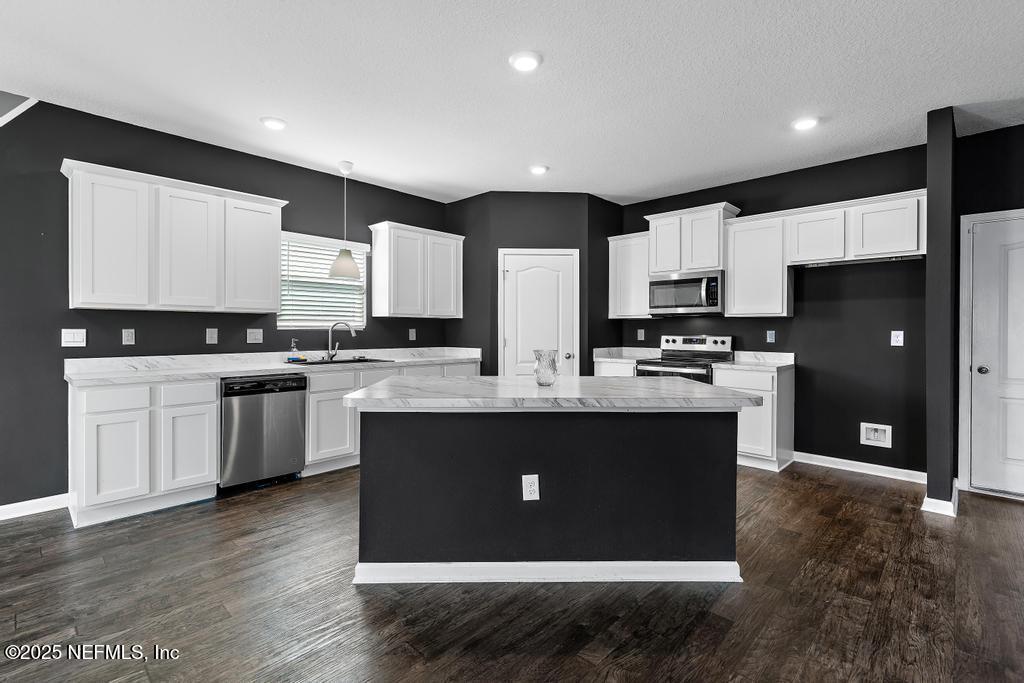 6476 BUCKING BRONCO Drive