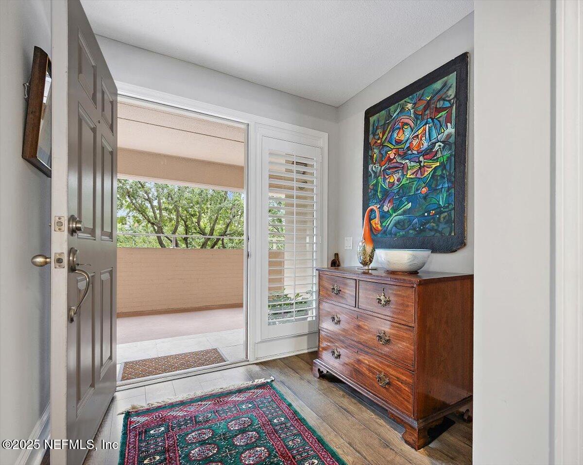 1524 LE BARON Avenue 1524