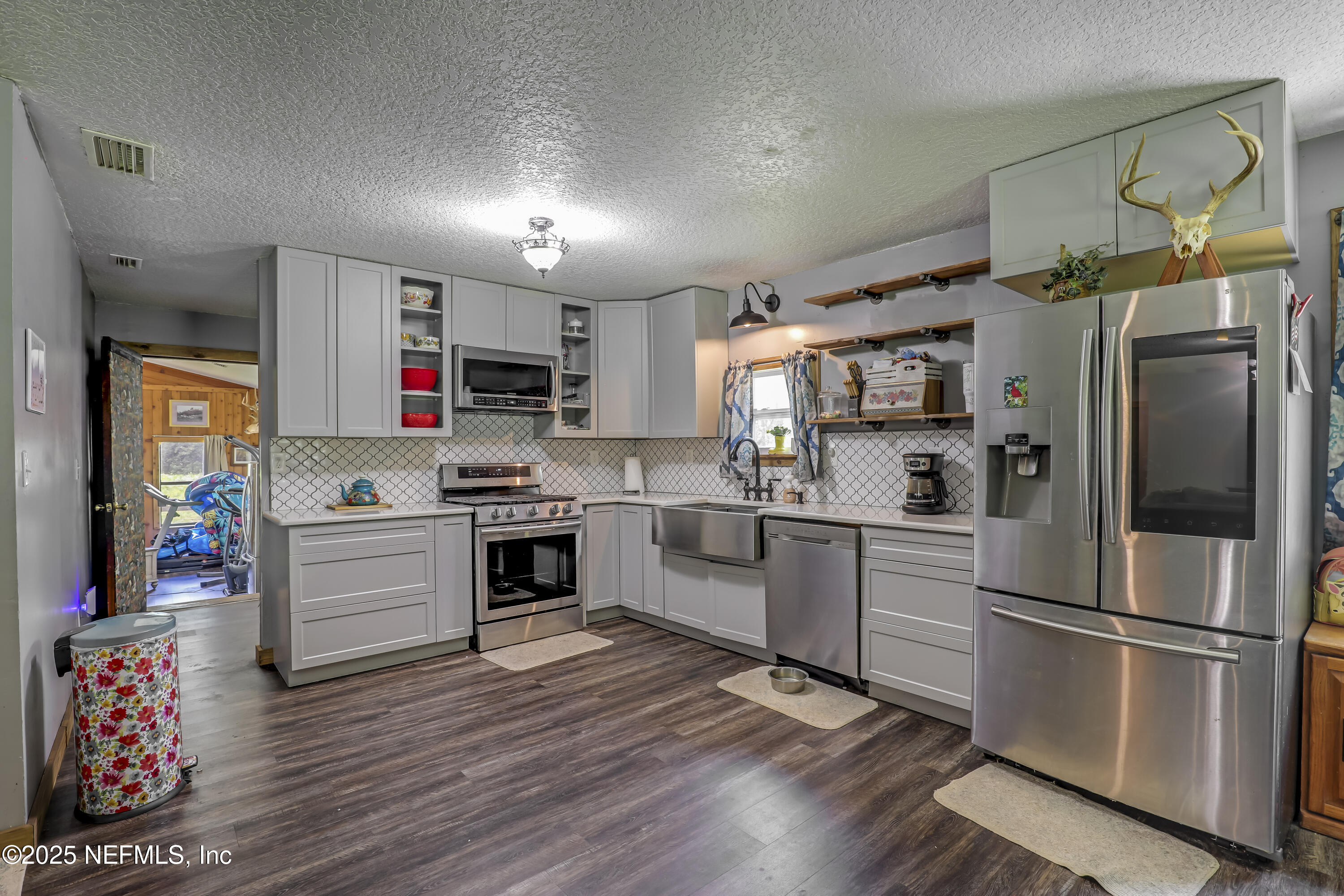 5616 CHERRYTREE Avenue