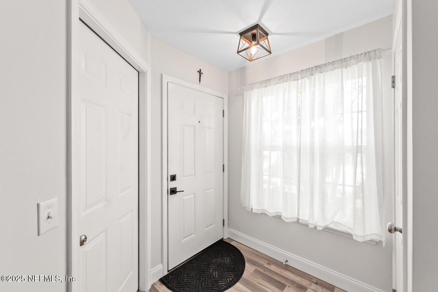 3919 MEADOWVIEW Drive N