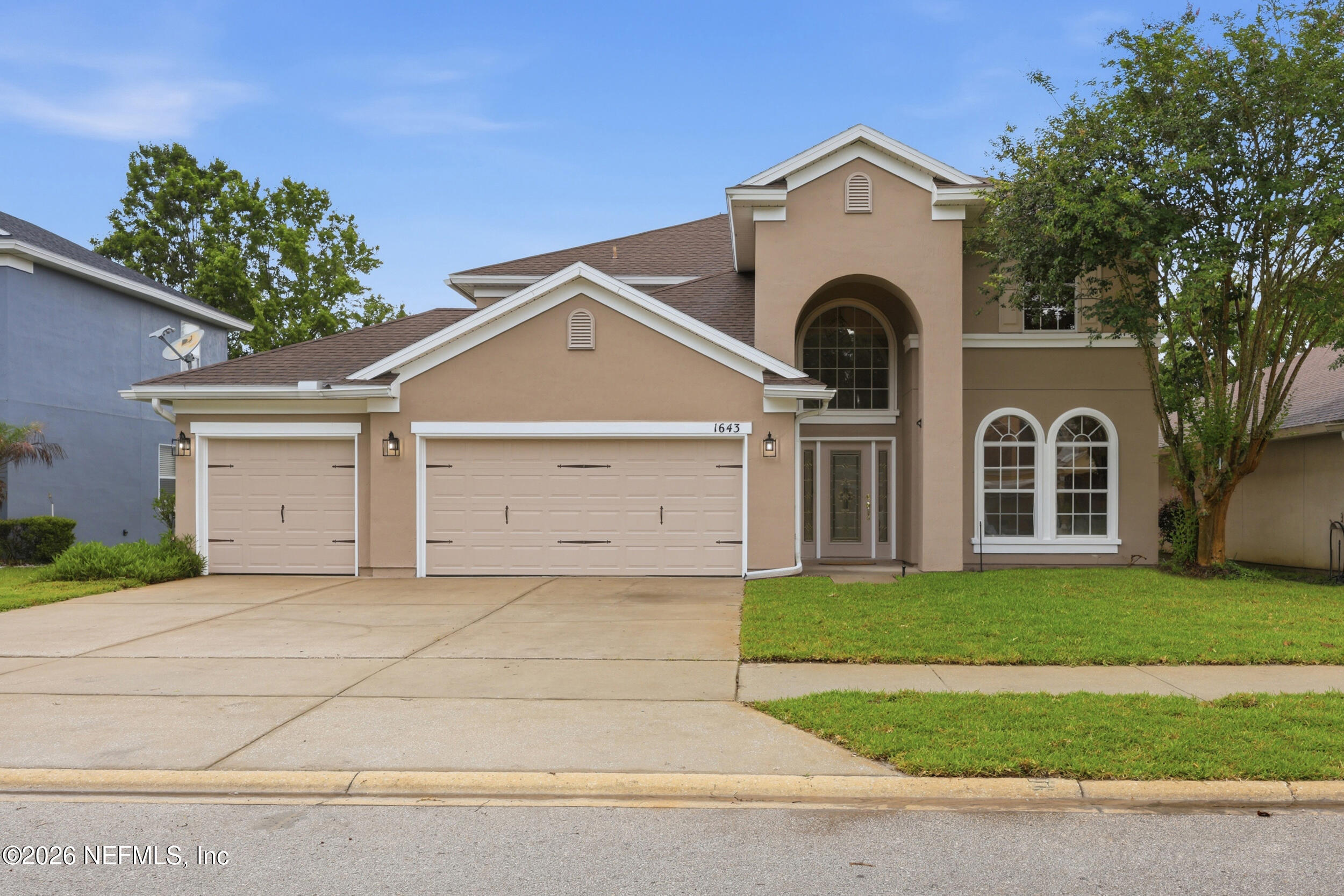 1643 MAJESTIC VIEW Lane
