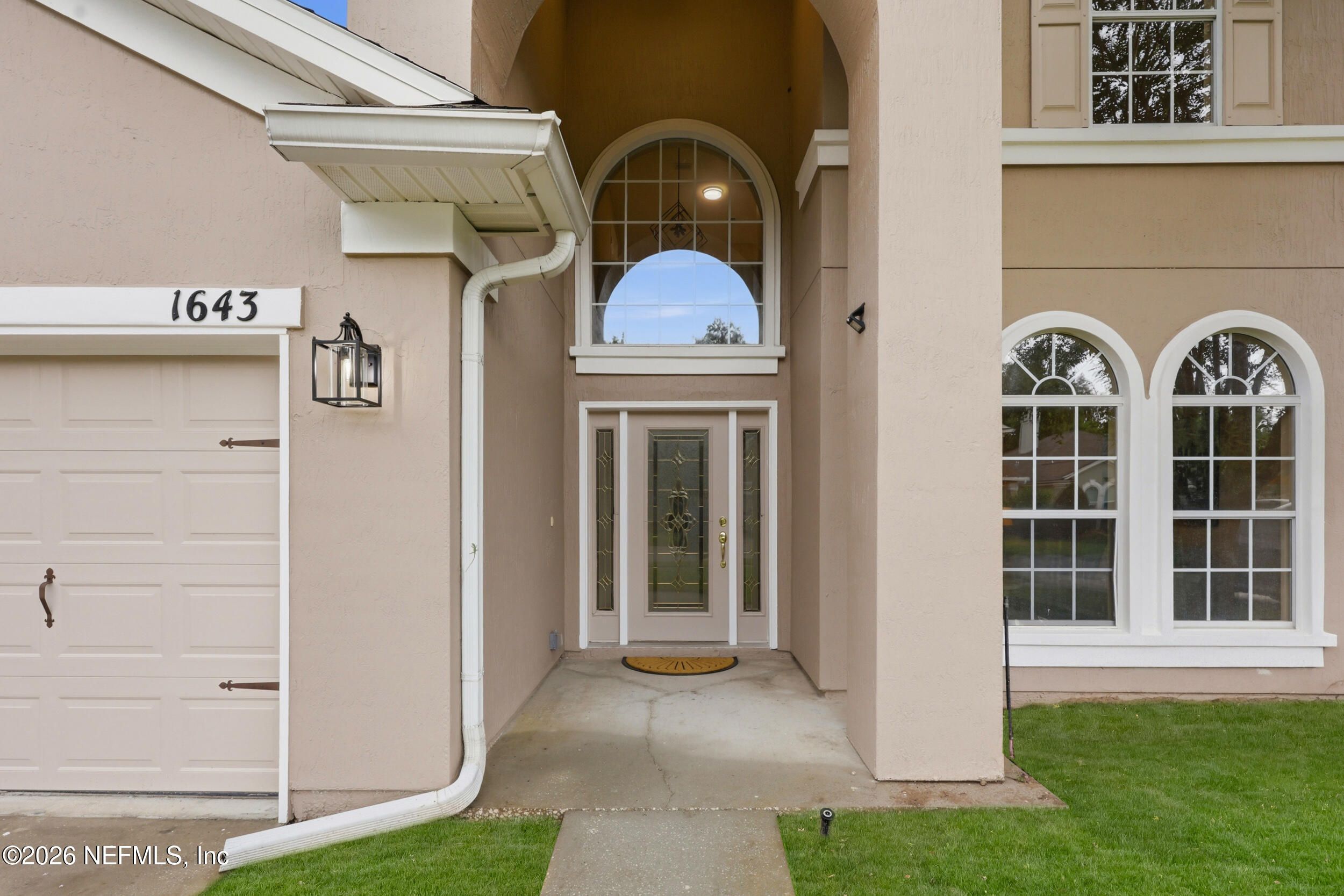 1643 MAJESTIC VIEW Lane