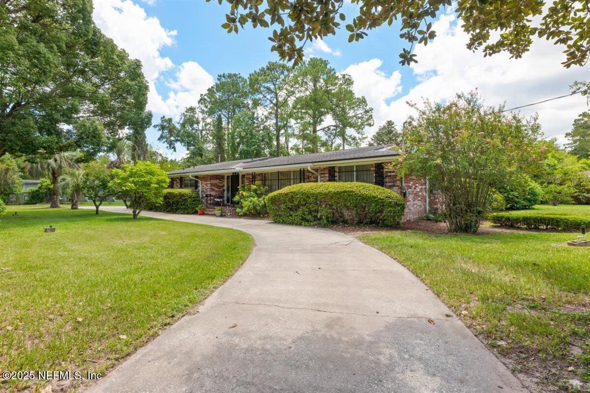 3902 MONCRIEF Road W