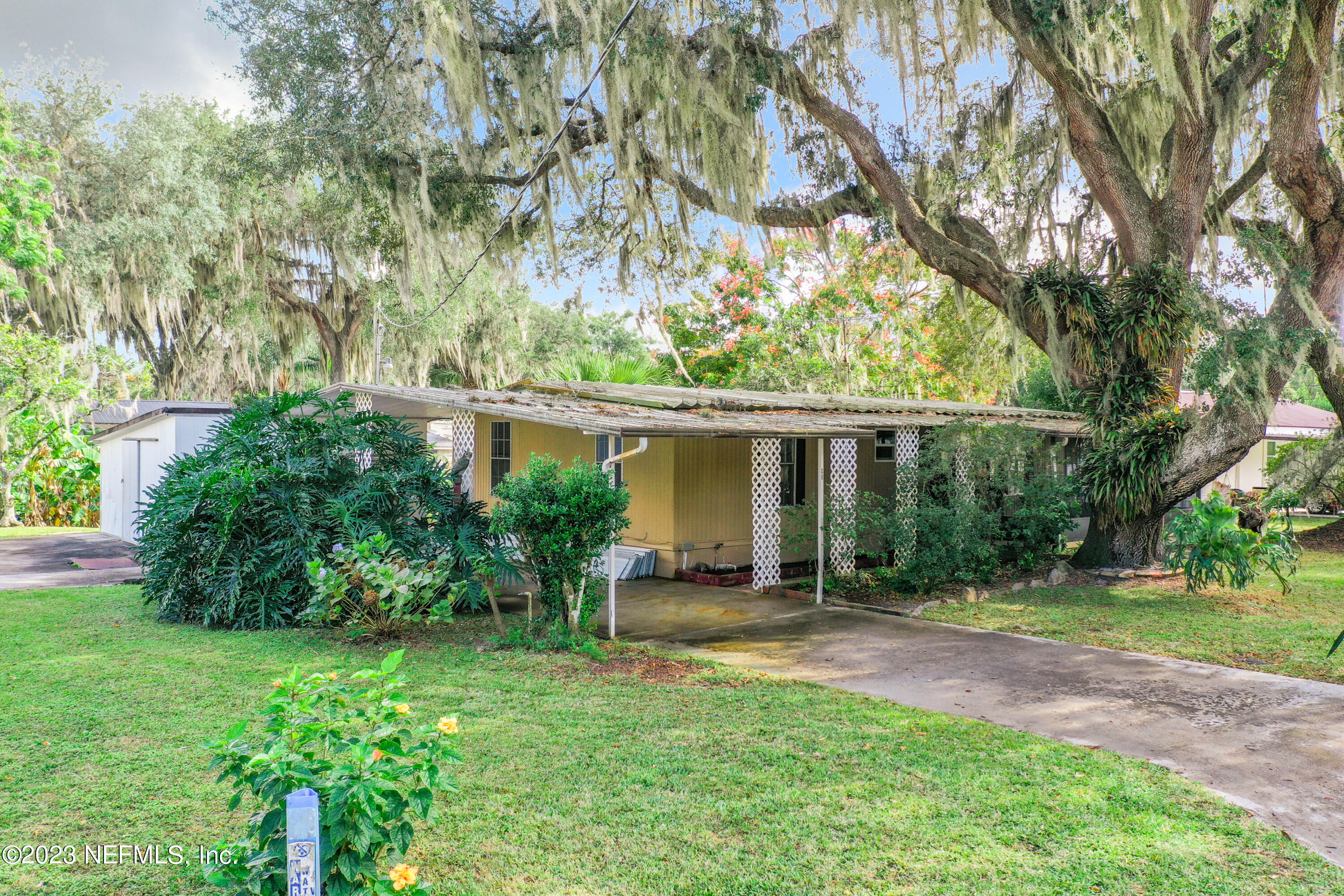 Satsuma, FL home for sale located at 402 COVE Drive, Satsuma, FL 32189