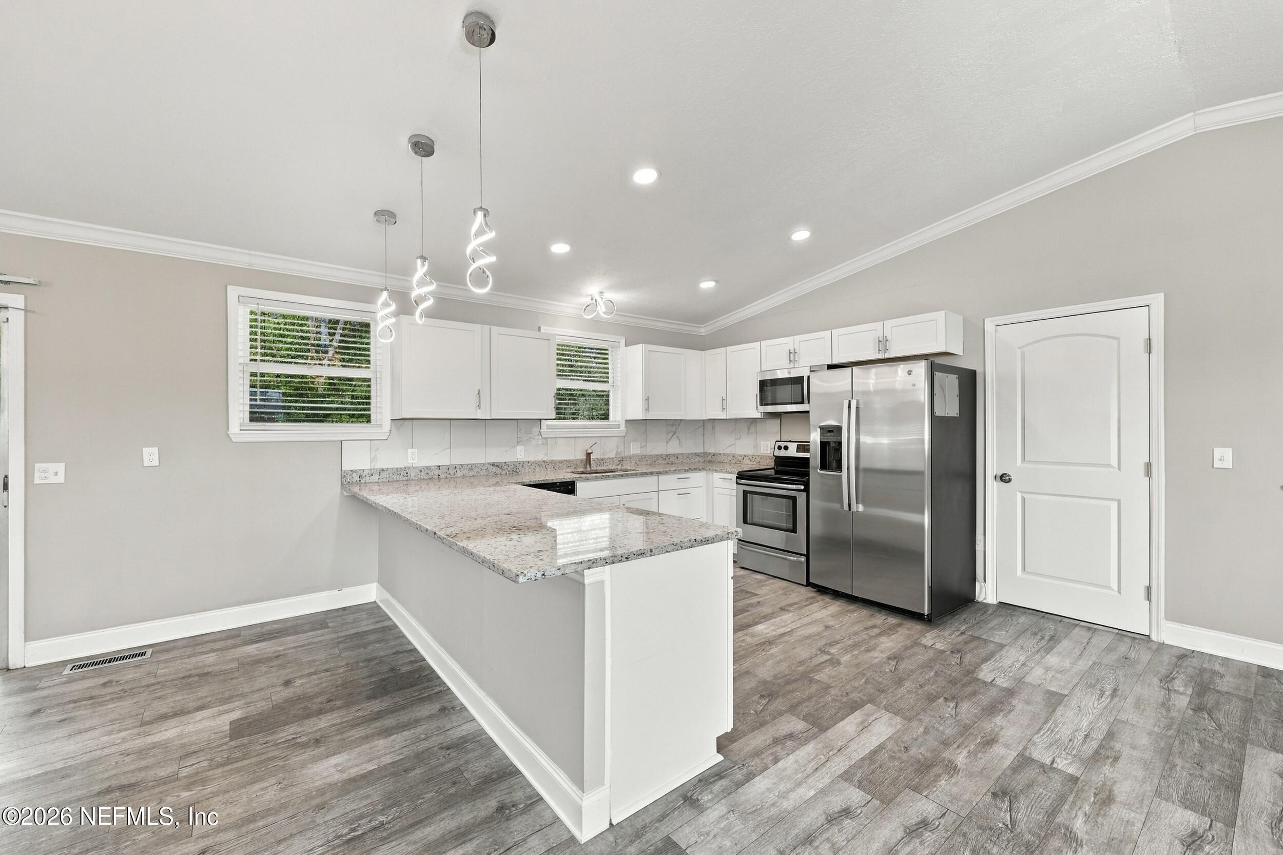 706 ESTATES COVE Road