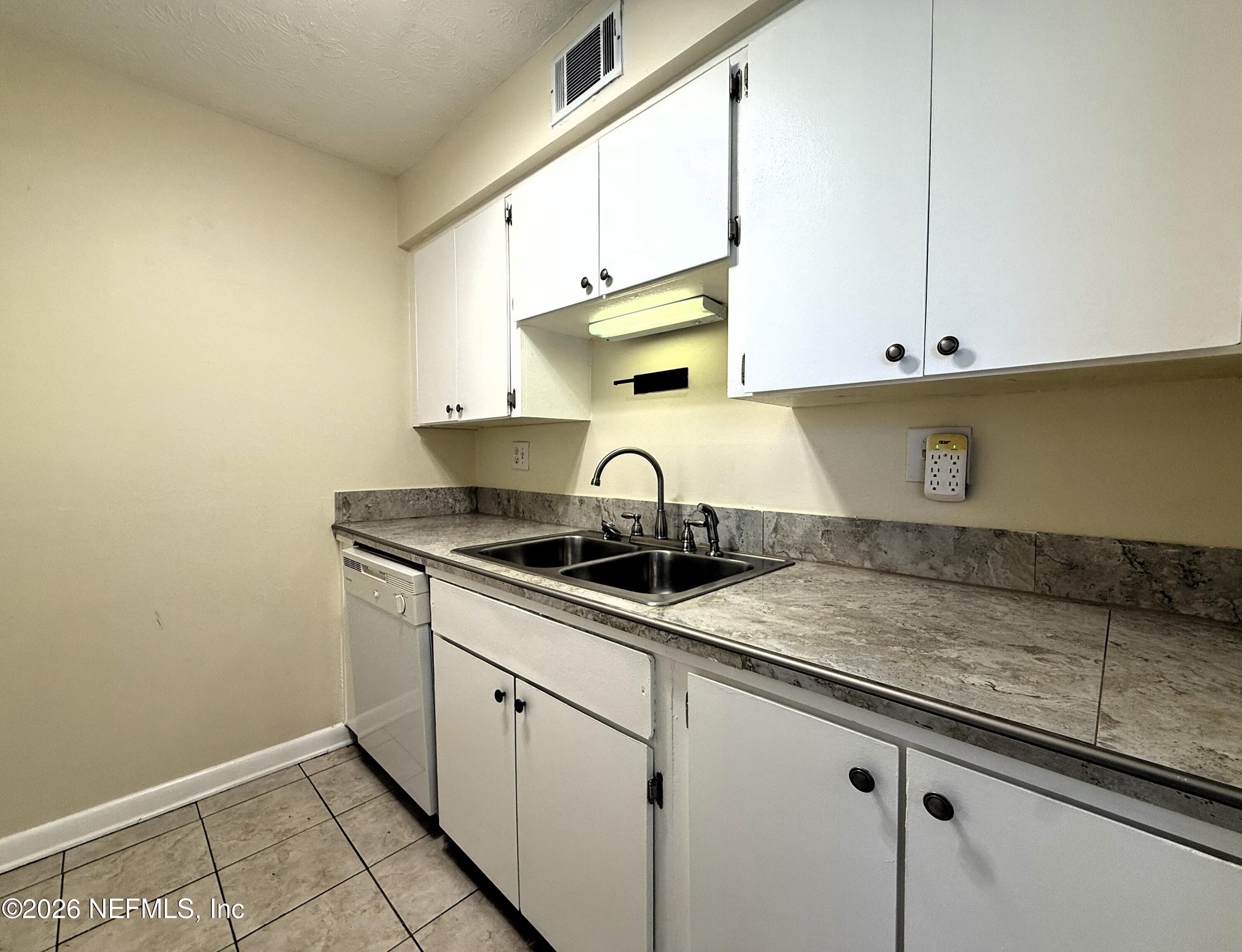 3661 BOONE PARK Avenue