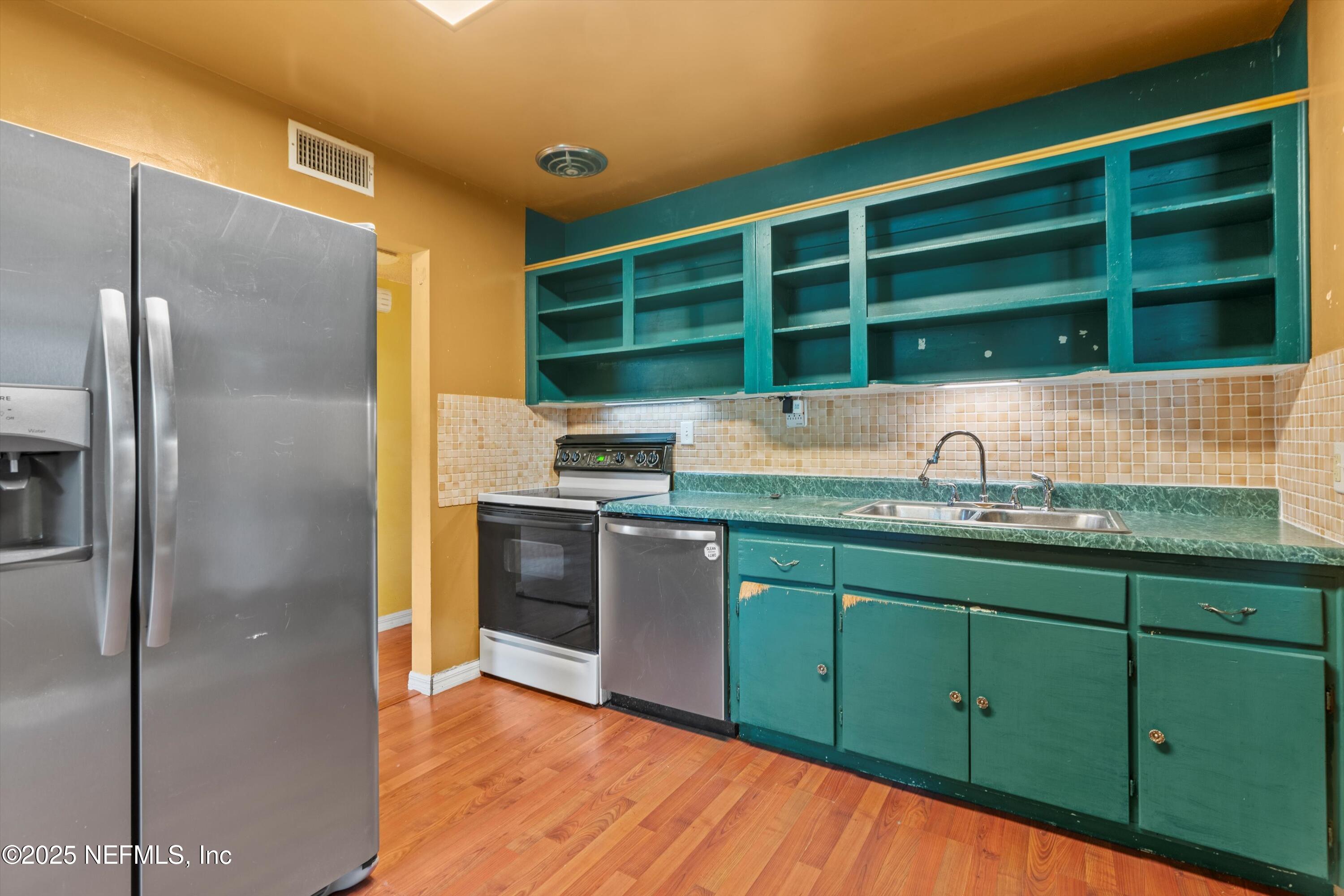 2870 YELLOW PINE Drive