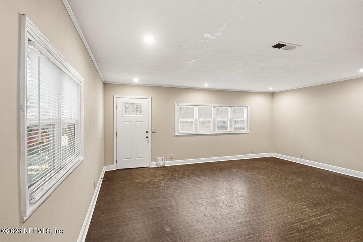 8040 HAMMOND Boulevard