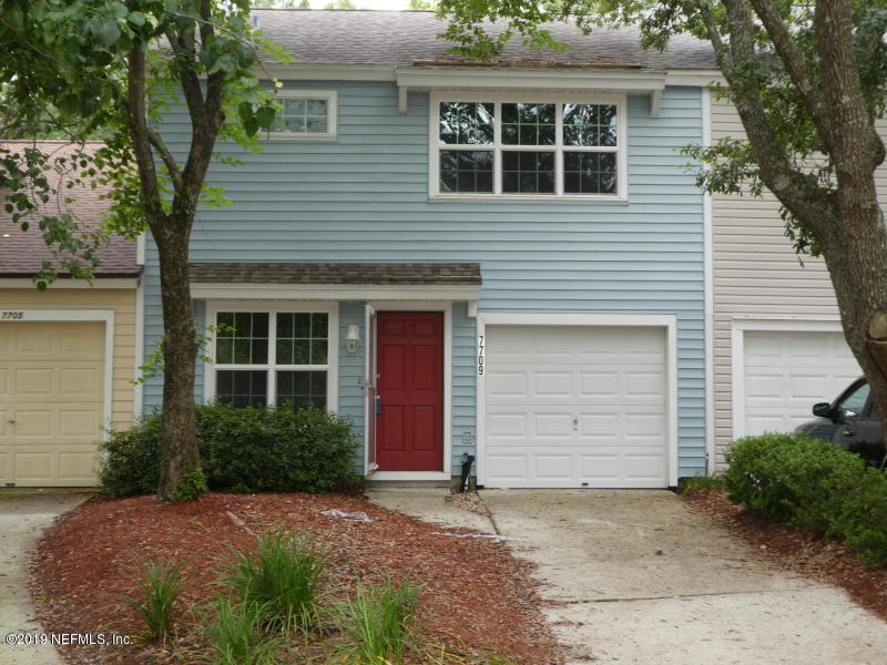 Photo 1 of 17 — 7709 GREENWICH Court W, Jacksonville, FL 32277