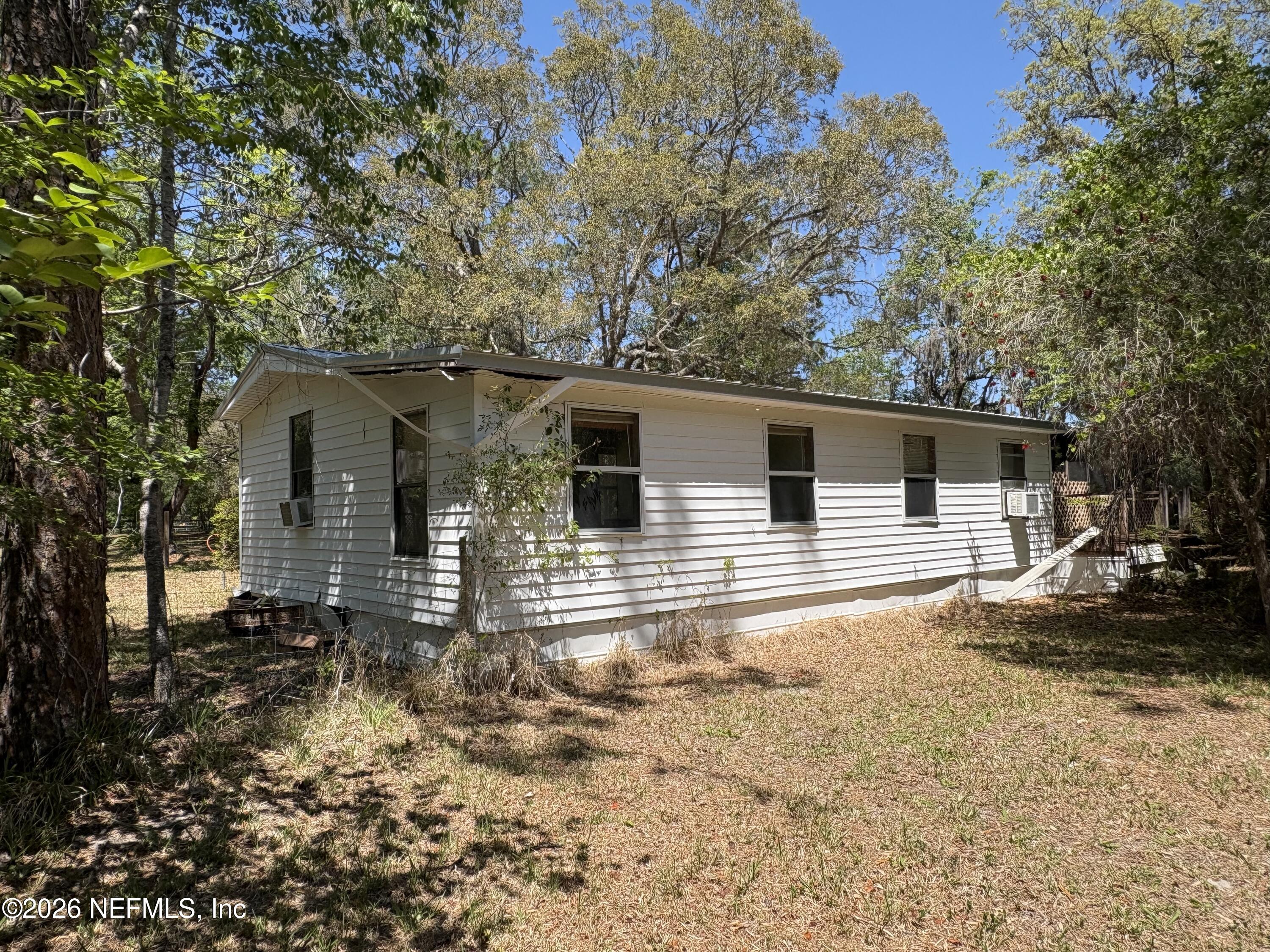 135 & 137 COUNTRY LIVING Lane