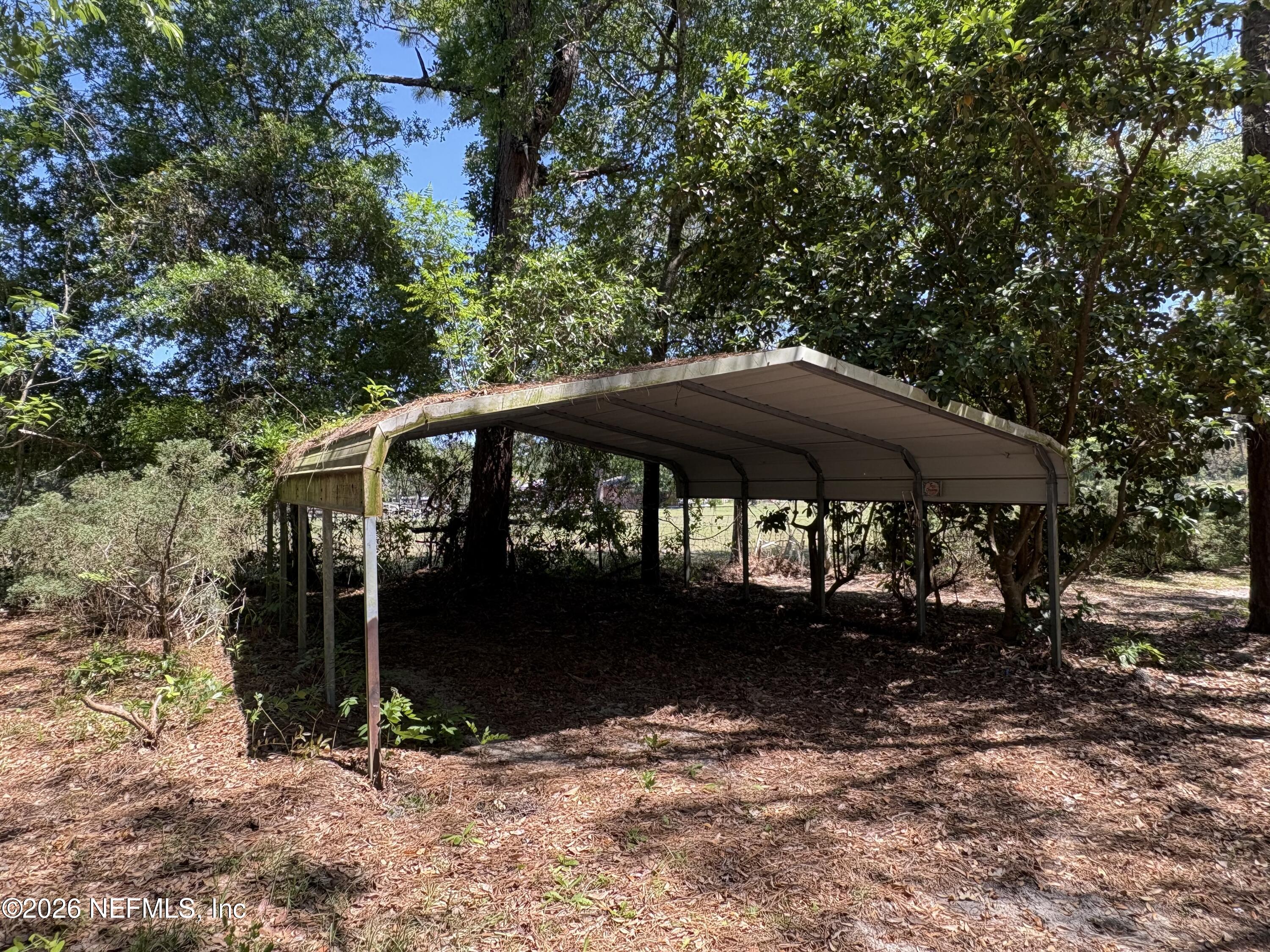 135 & 137 COUNTRY LIVING Lane